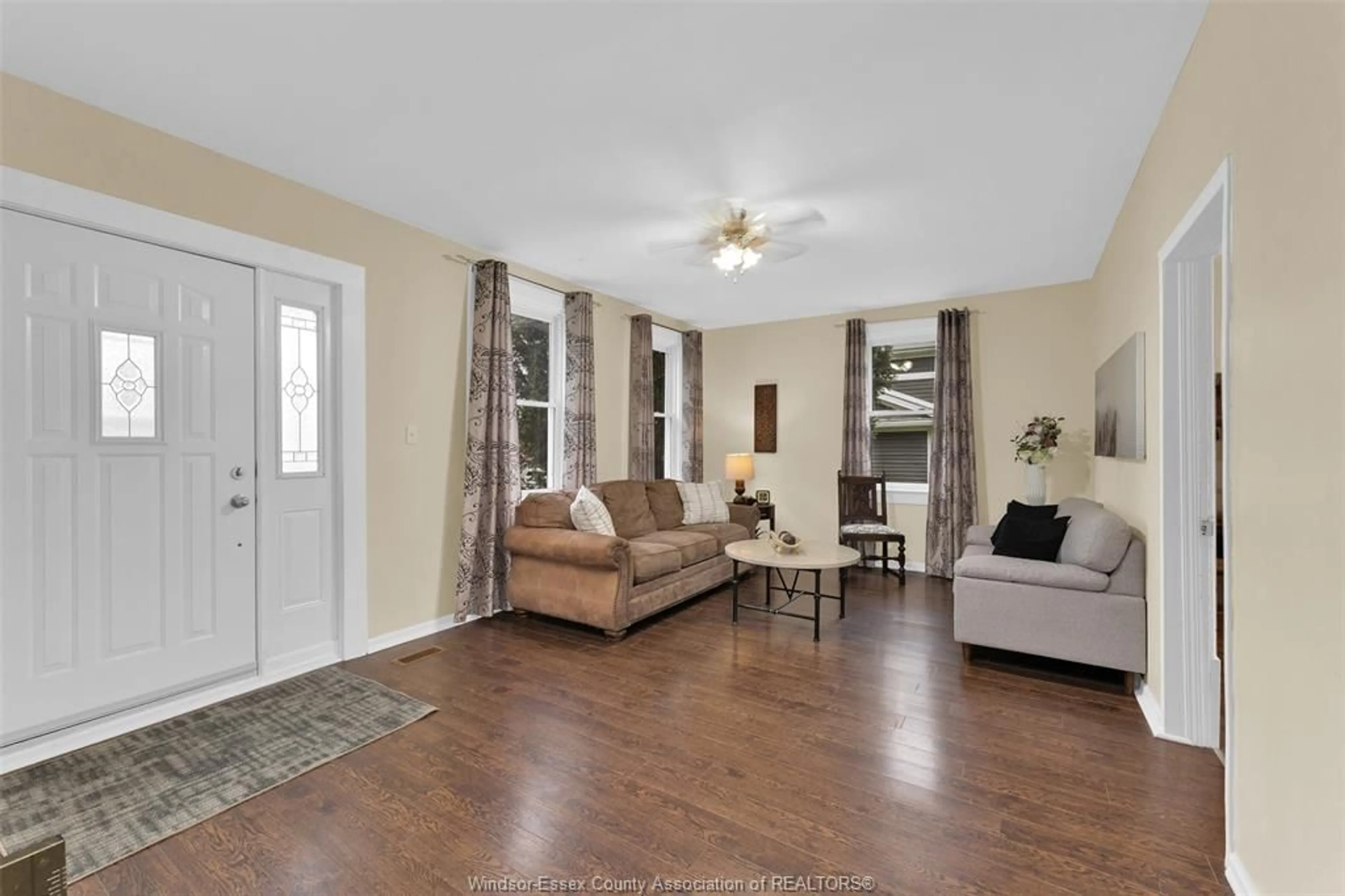 Living room with furniture, unknown for 1657 ELGIN, Ruthven Ontario N0P 2G0
