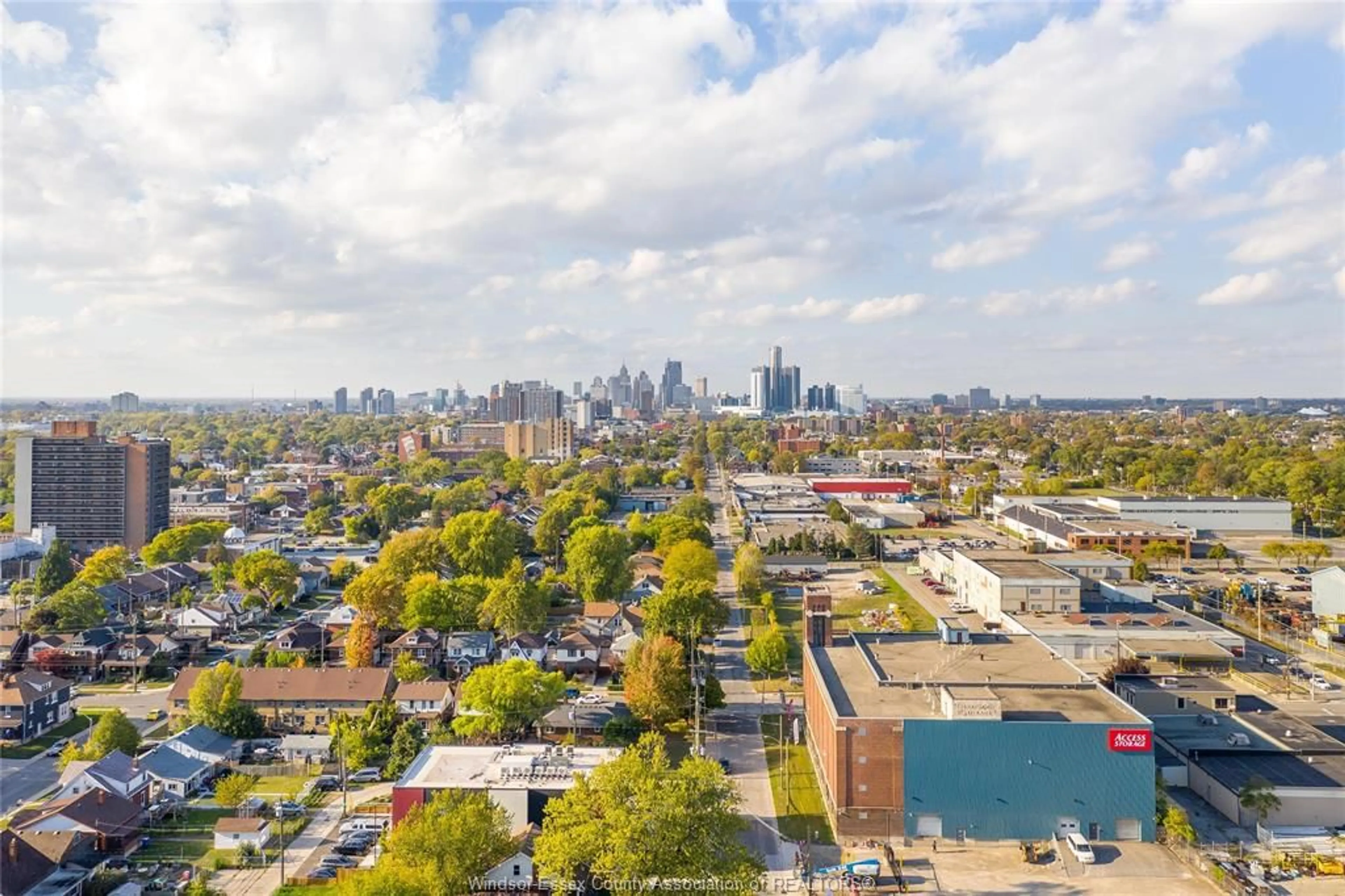 A pic from outside/outdoor area/front of a property/back of a property/a pic from drone, city buildings view from balcony for 1531 WINDSOR Ave, Windsor Ontario N8X 3M3