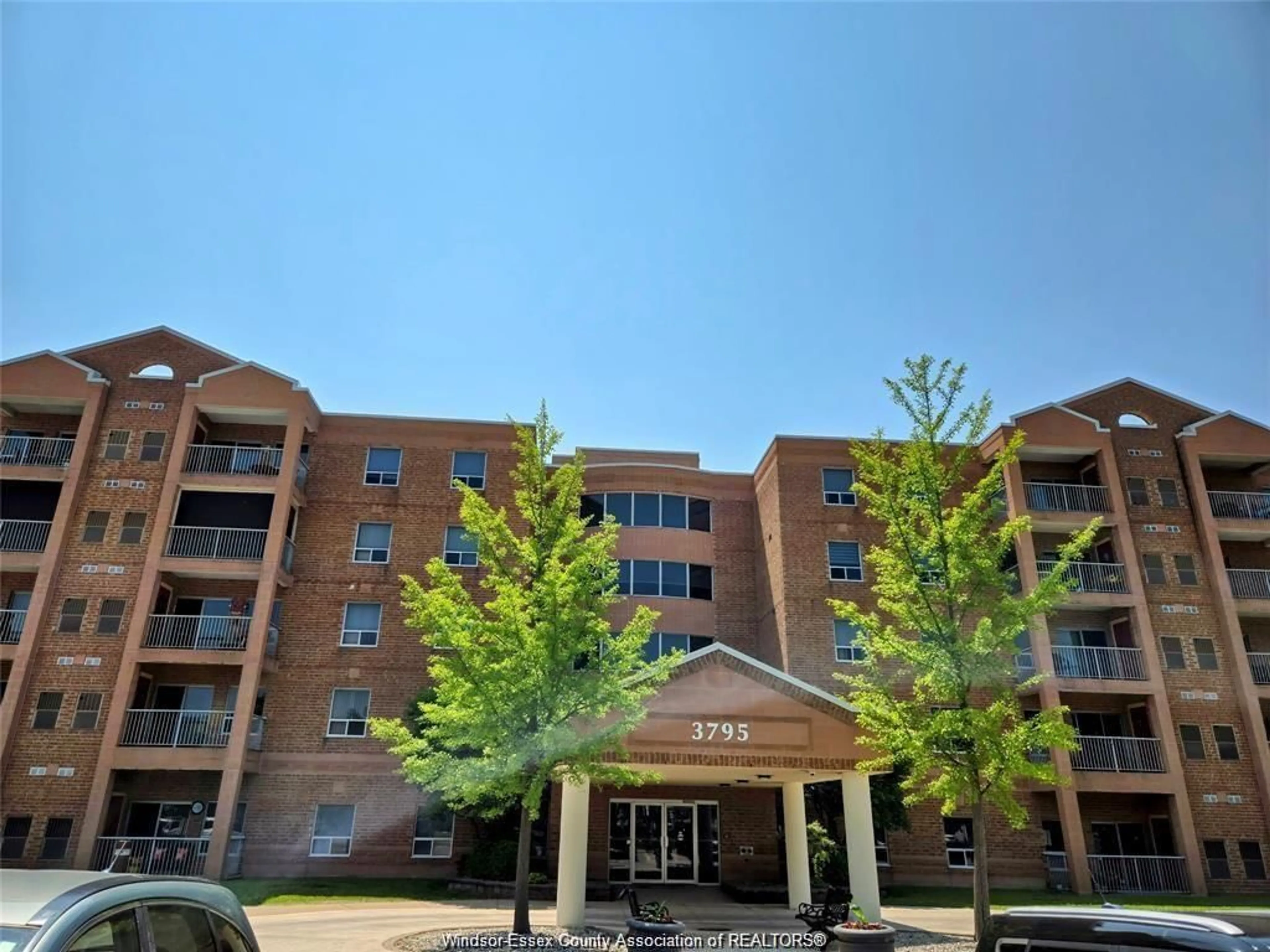 Indoor foyer for 3795 SOUTHWINDS Rd #205, Windsor Ontario N9G 2N7