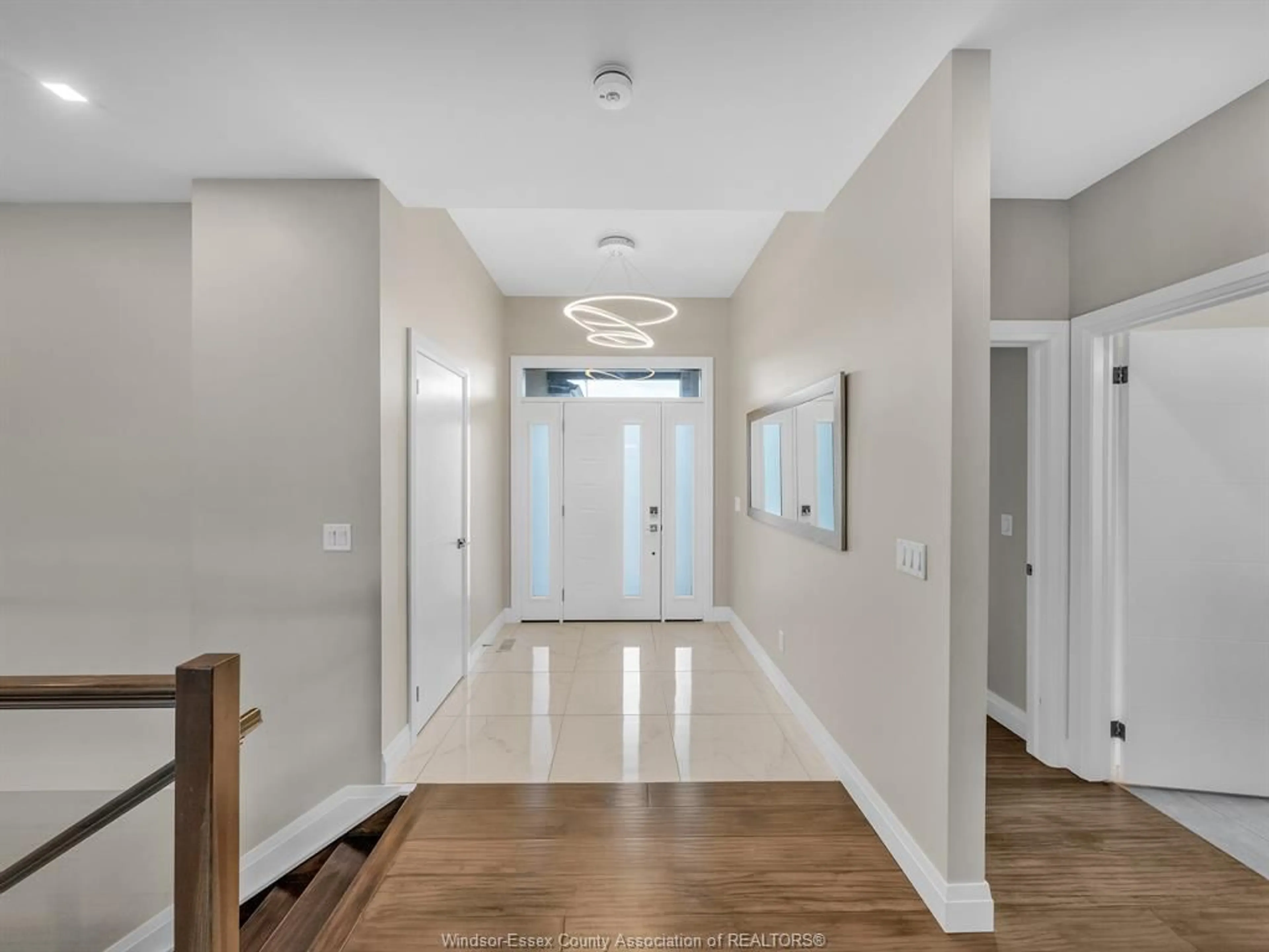 Indoor entryway for 85 OLIVE Dr, Leamington Ontario N8H 0E7