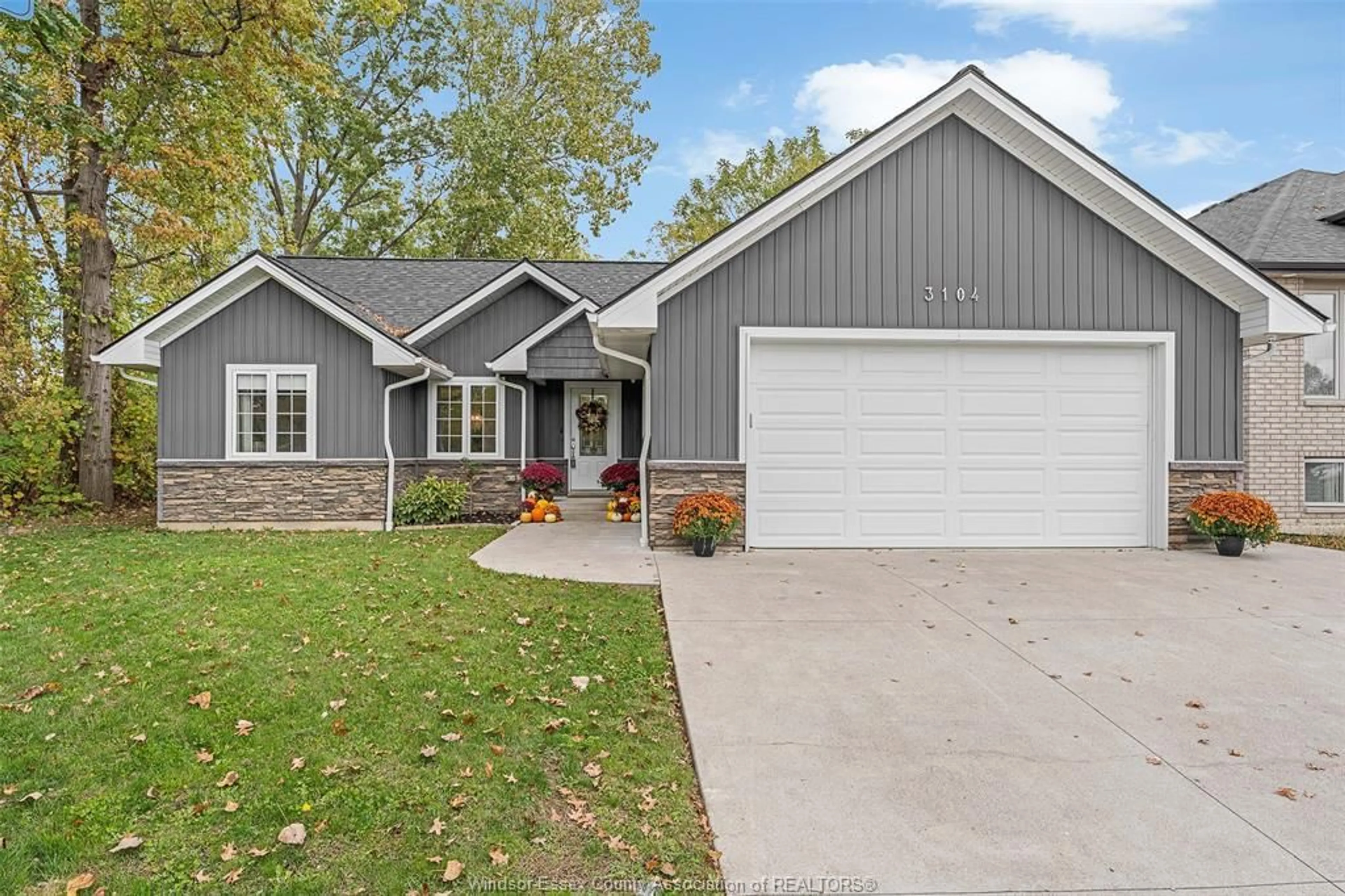 Home with vinyl exterior material, street for 3104 NORTHWAY Ave, Windsor Ontario N9E 4S5