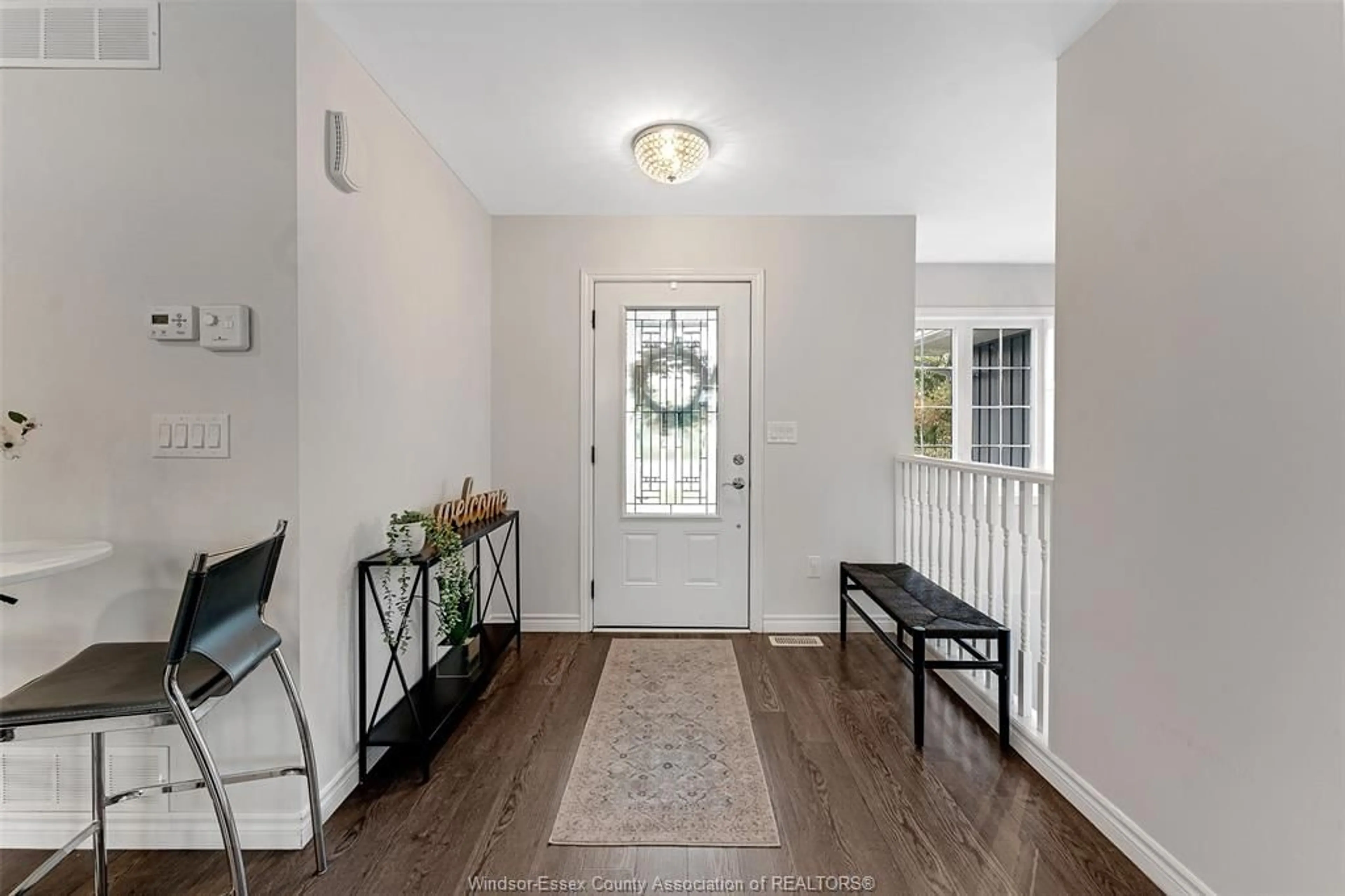 Indoor entryway for 3104 NORTHWAY Ave, Windsor Ontario N9E 4S5