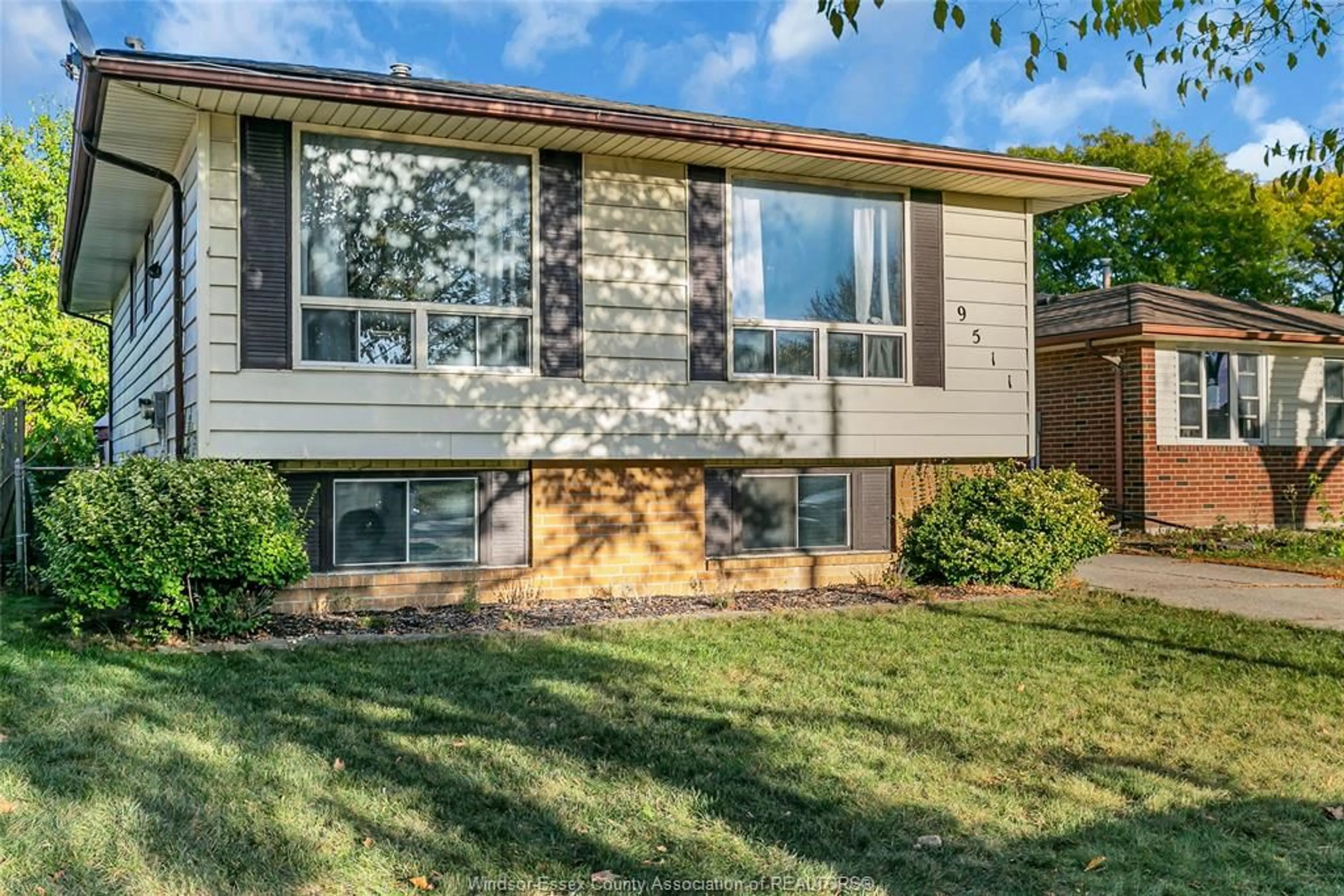 Home with brick exterior material, street for 9511 AVERY, Windsor Ontario N8R 2C1