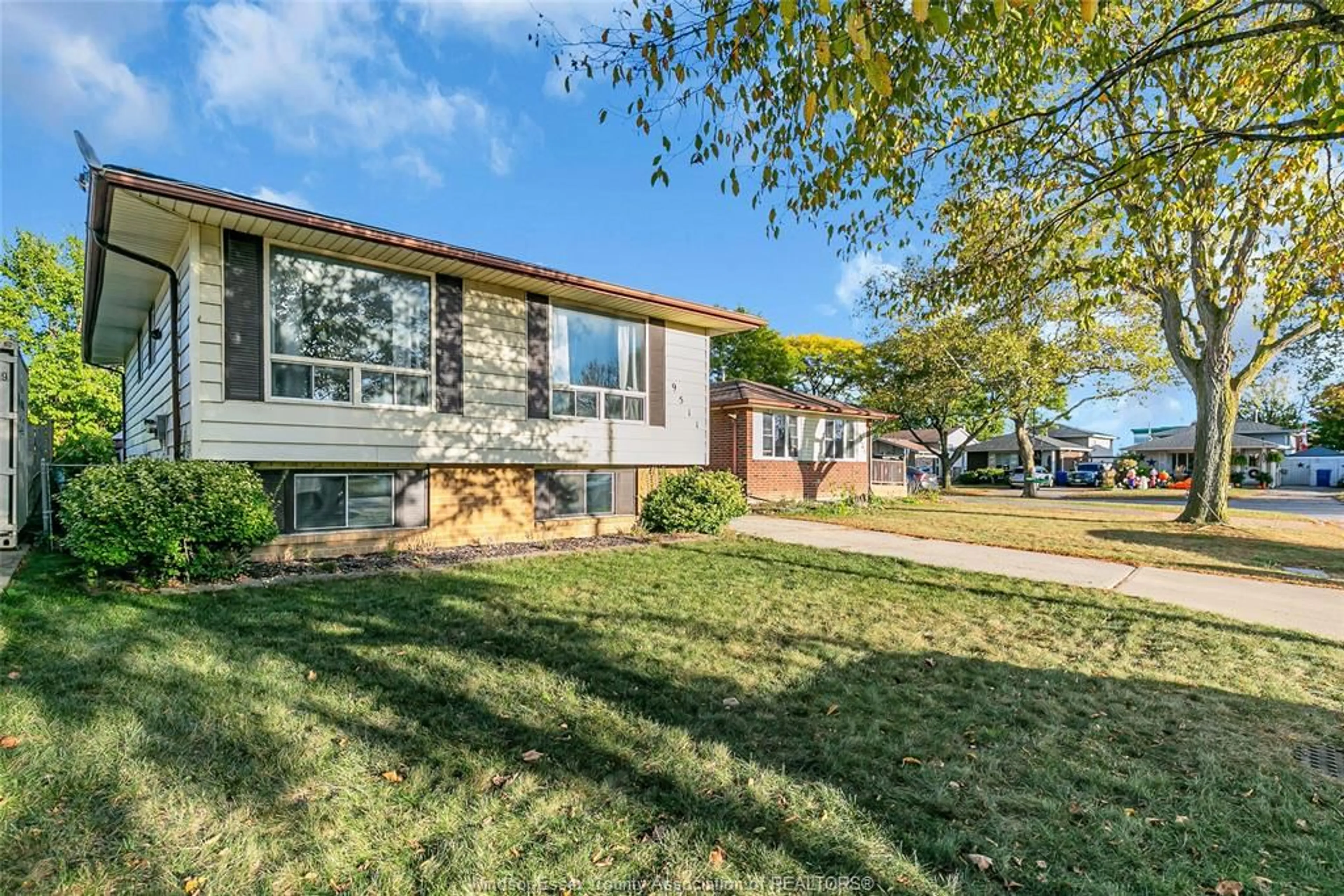 Home with brick exterior material, street for 9511 AVERY, Windsor Ontario N8R 2C1