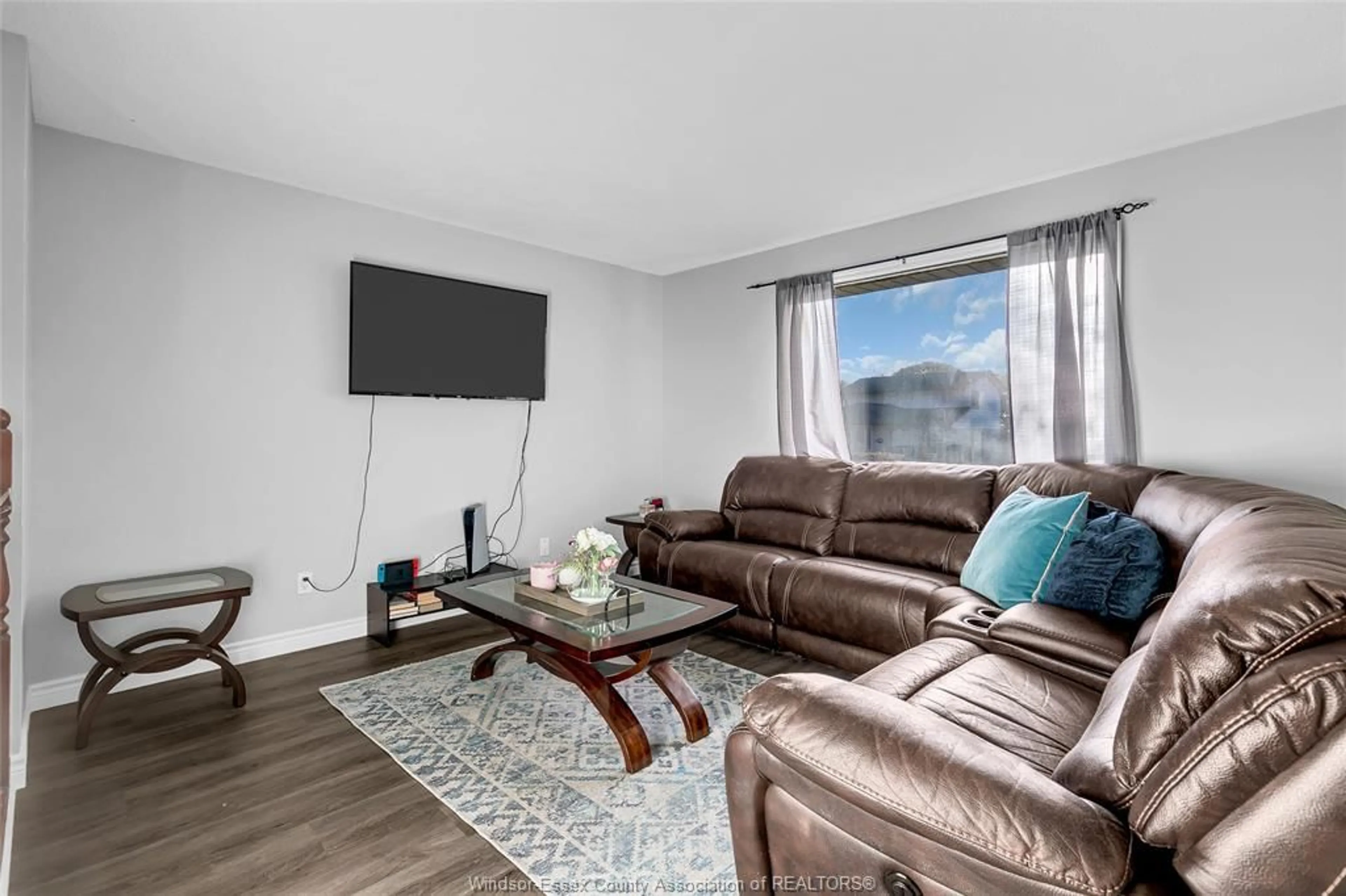Living room with furniture, wood/laminate floor for 9511 AVERY, Windsor Ontario N8R 2C1