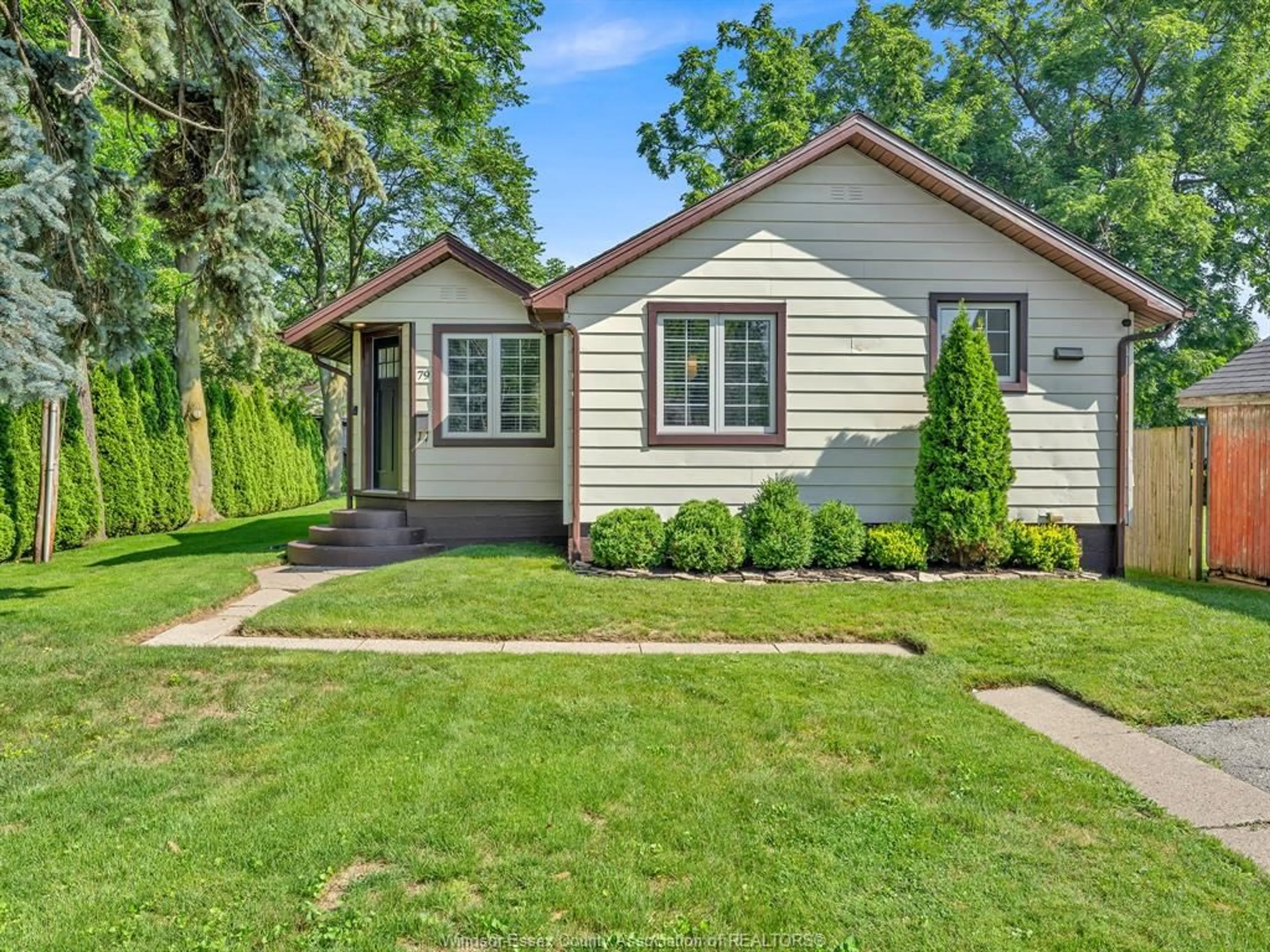 Home with vinyl exterior material, street for 79 MARLBOROUGH, Leamington Ontario N8H 1X1