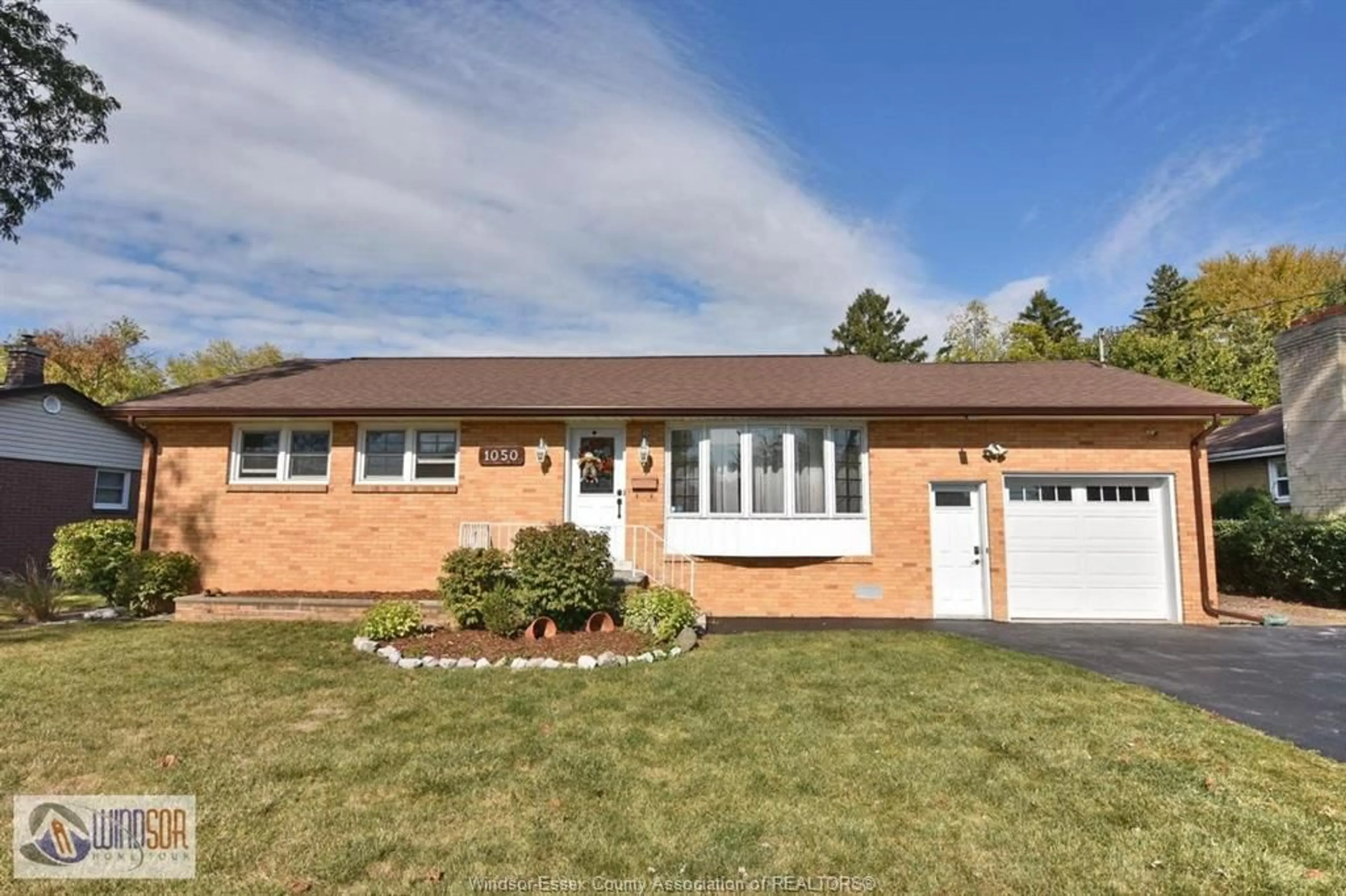 Home with brick exterior material, street for 1050 SCOFIELD Ave, Windsor Ontario N9G 1L7