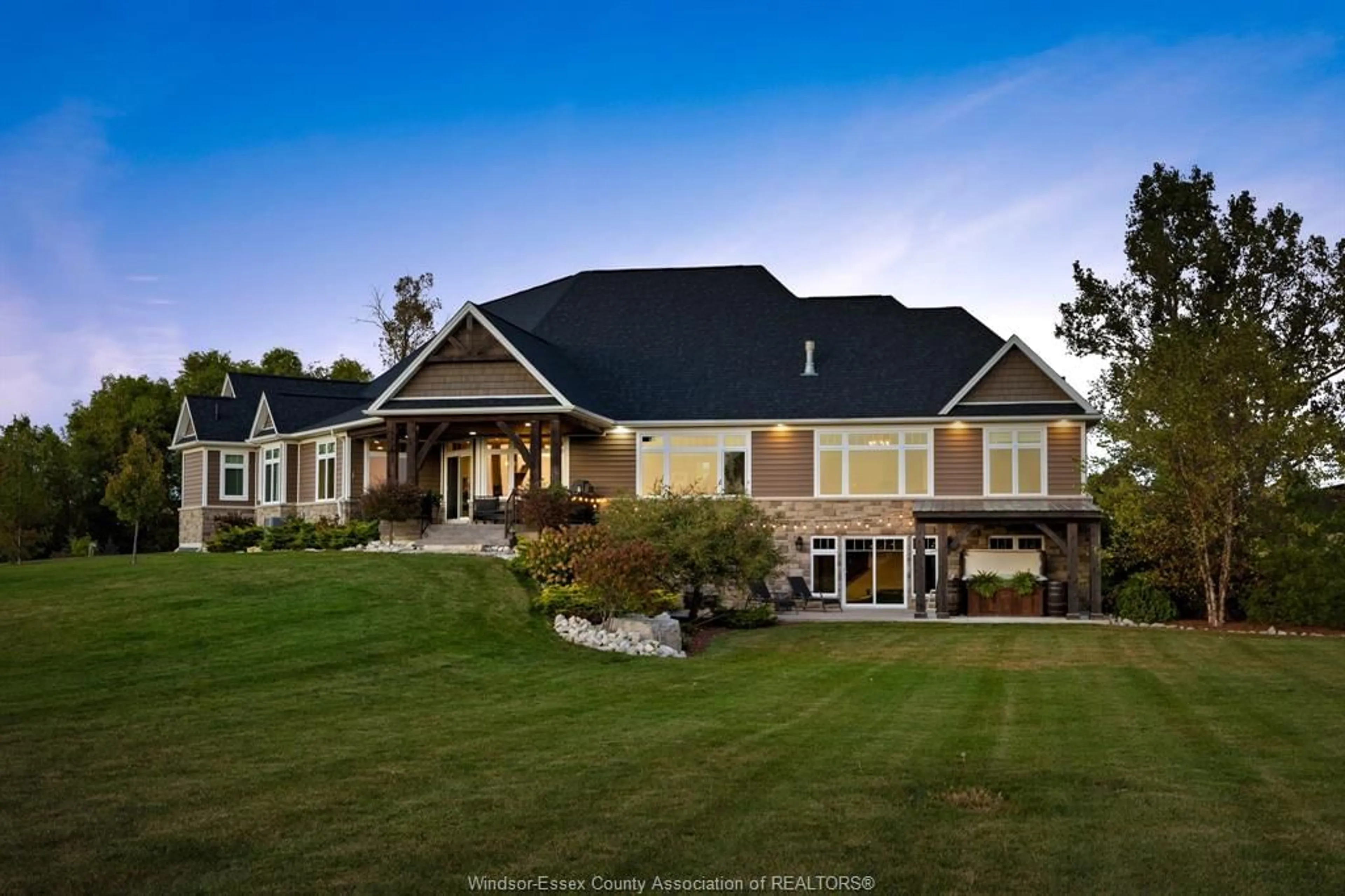 Home with vinyl exterior material, mountain view for 339 COUNTY RD 34, Kingsville Ontario N8M 2X5