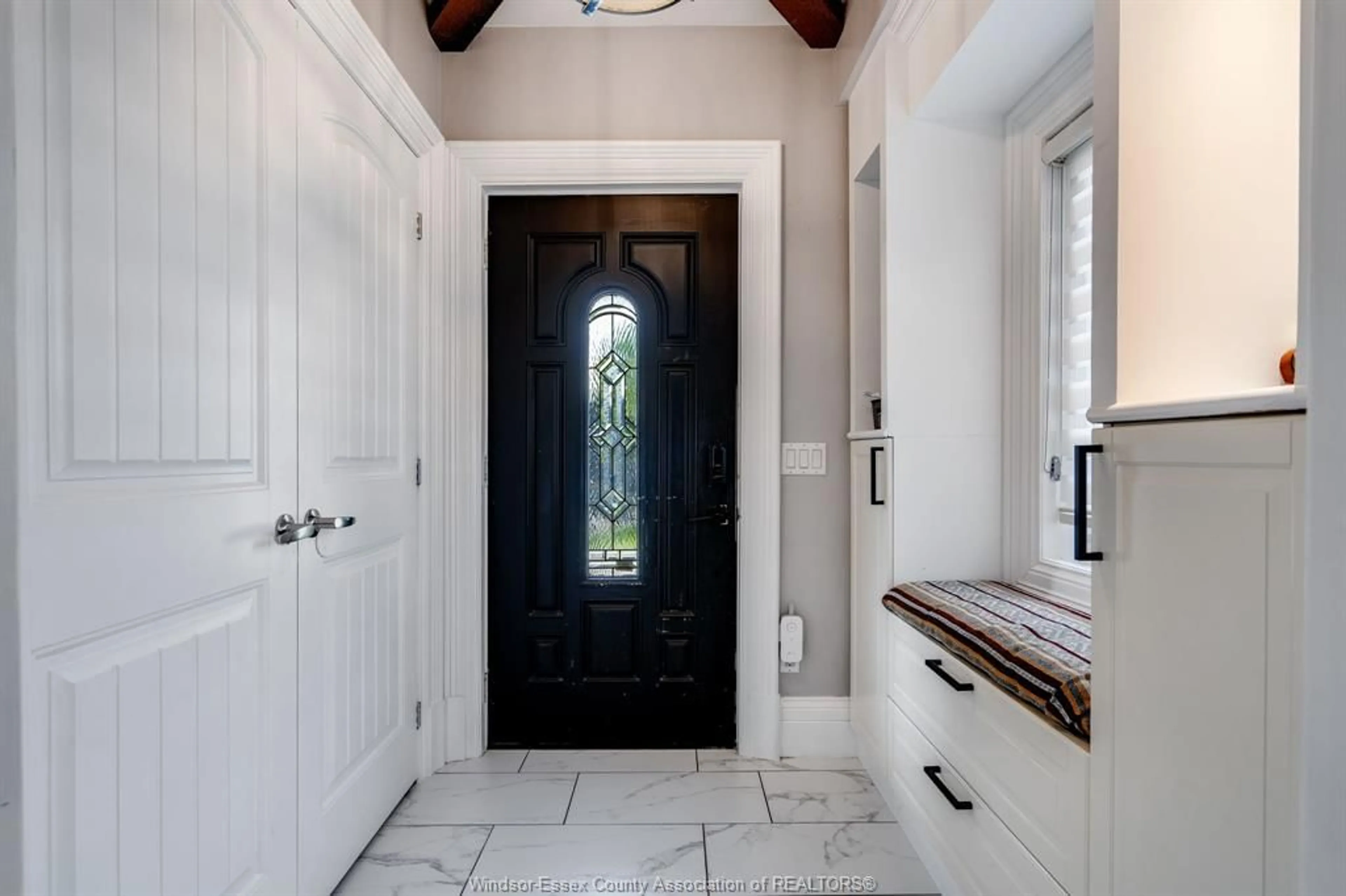 Indoor entryway for 702 Talbot Rd, Wheatley Ontario N0P 2P0