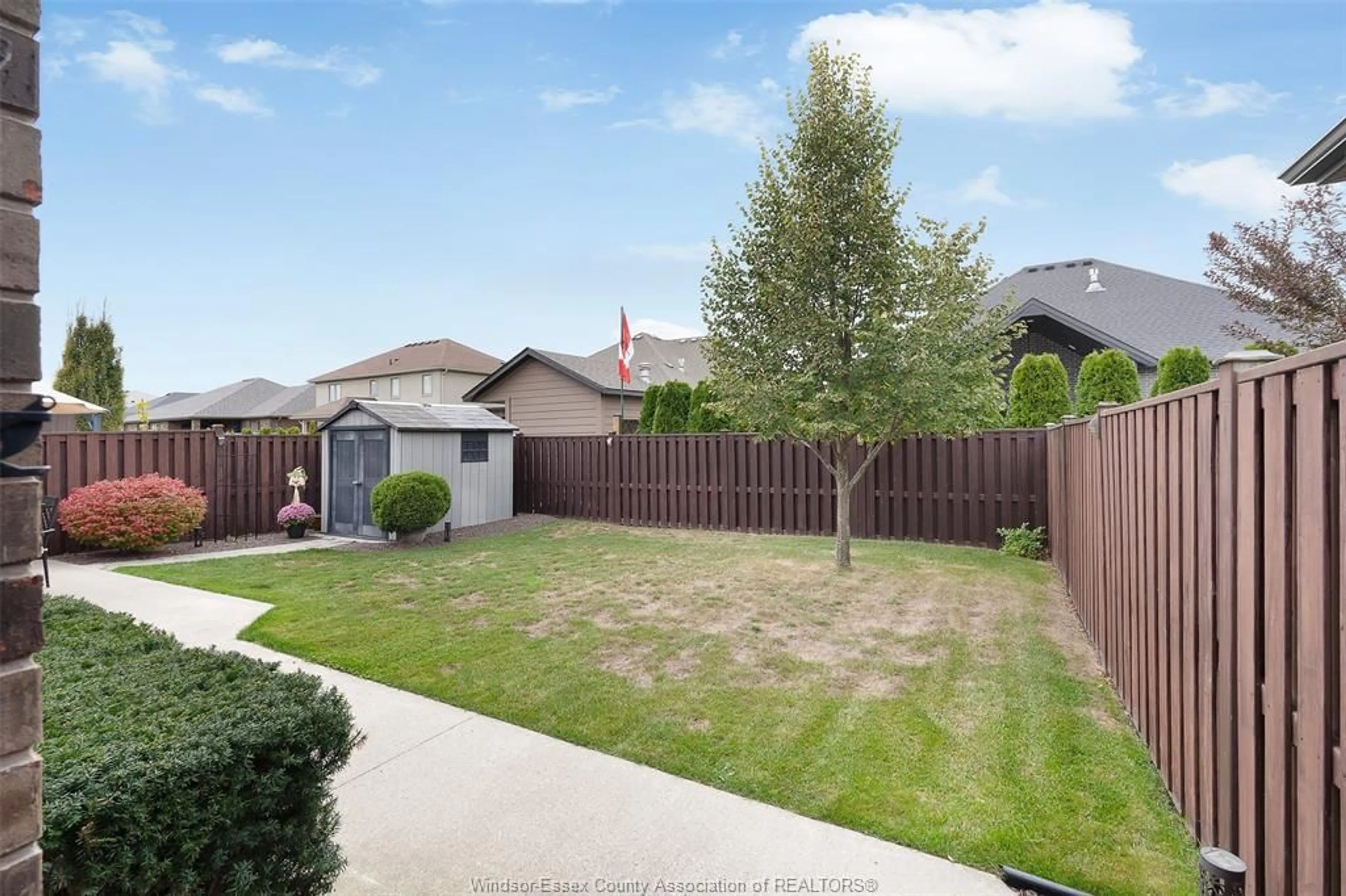 A pic from outside/outdoor area/front of a property/back of a property/a pic from drone, street for 212 WOODYCREST, Kingsville Ontario N9Y 0B8