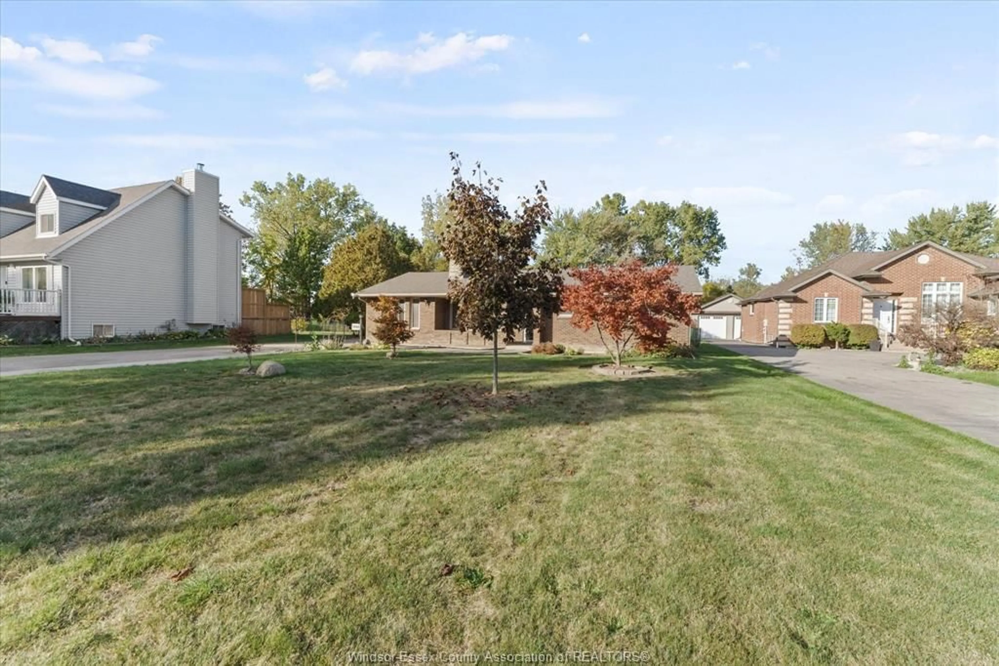 A pic from outside/outdoor area/front of a property/back of a property/a pic from drone, street for 1040 MAJOR ST, Lakeshore Ontario N0R 1A0