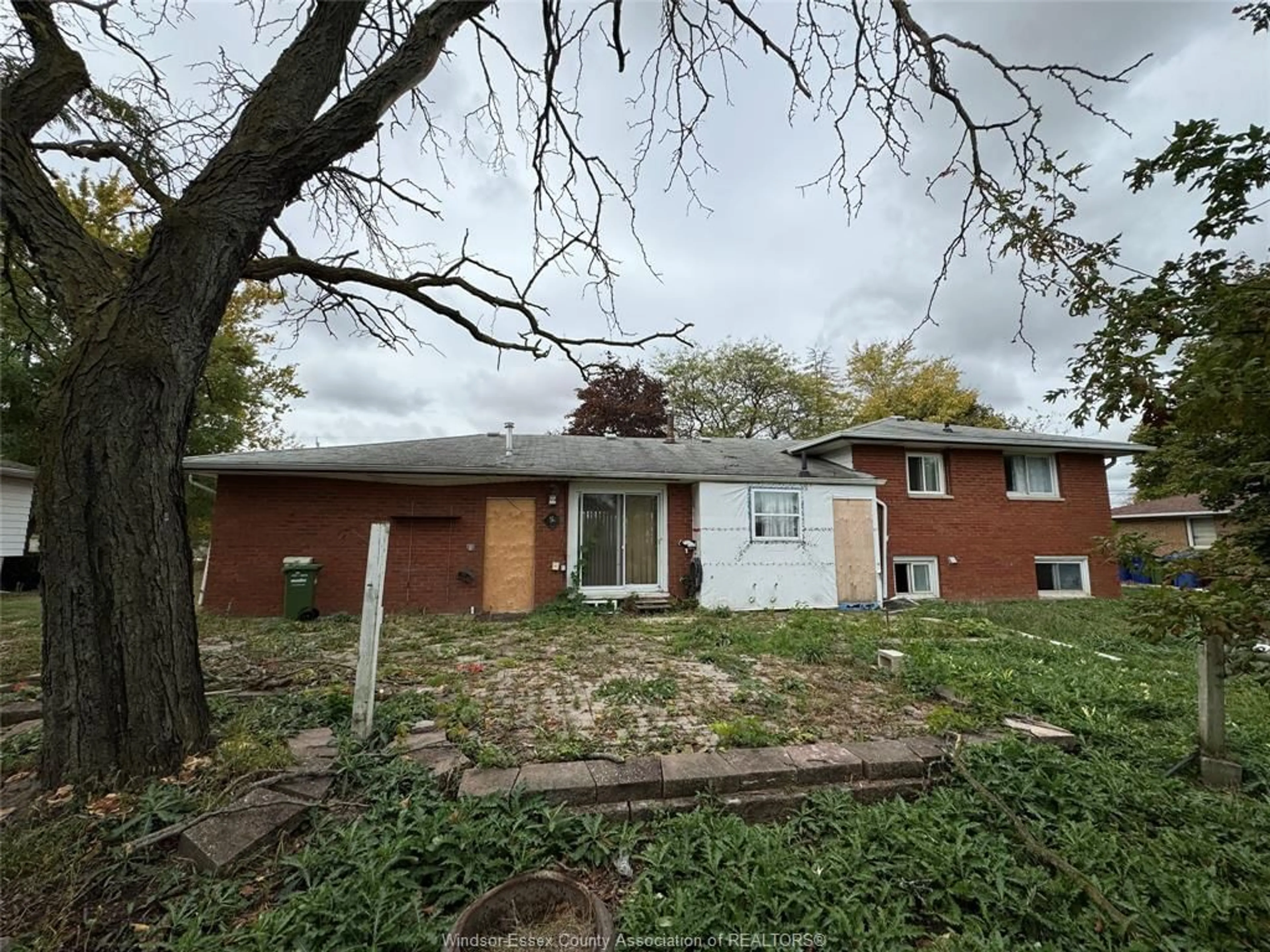 A pic from outside/outdoor area/front of a property/back of a property/a pic from drone, unknown for 5360 HURON CHURCH LINE Rd, LaSalle Ontario N9H 1H6