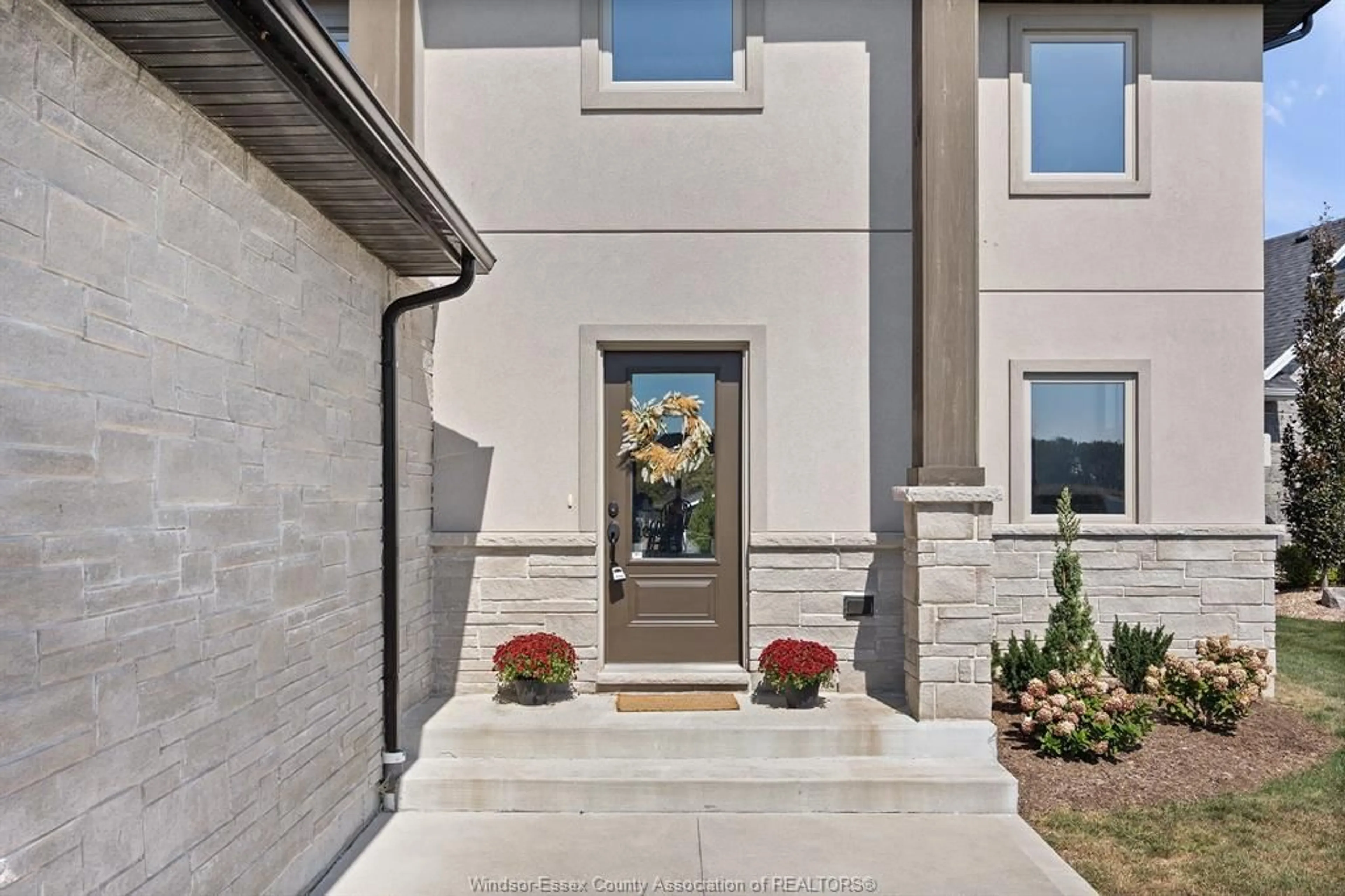 Indoor entryway for 19020 HAVEN Ave, Lakeshore Ontario N0P 2L0