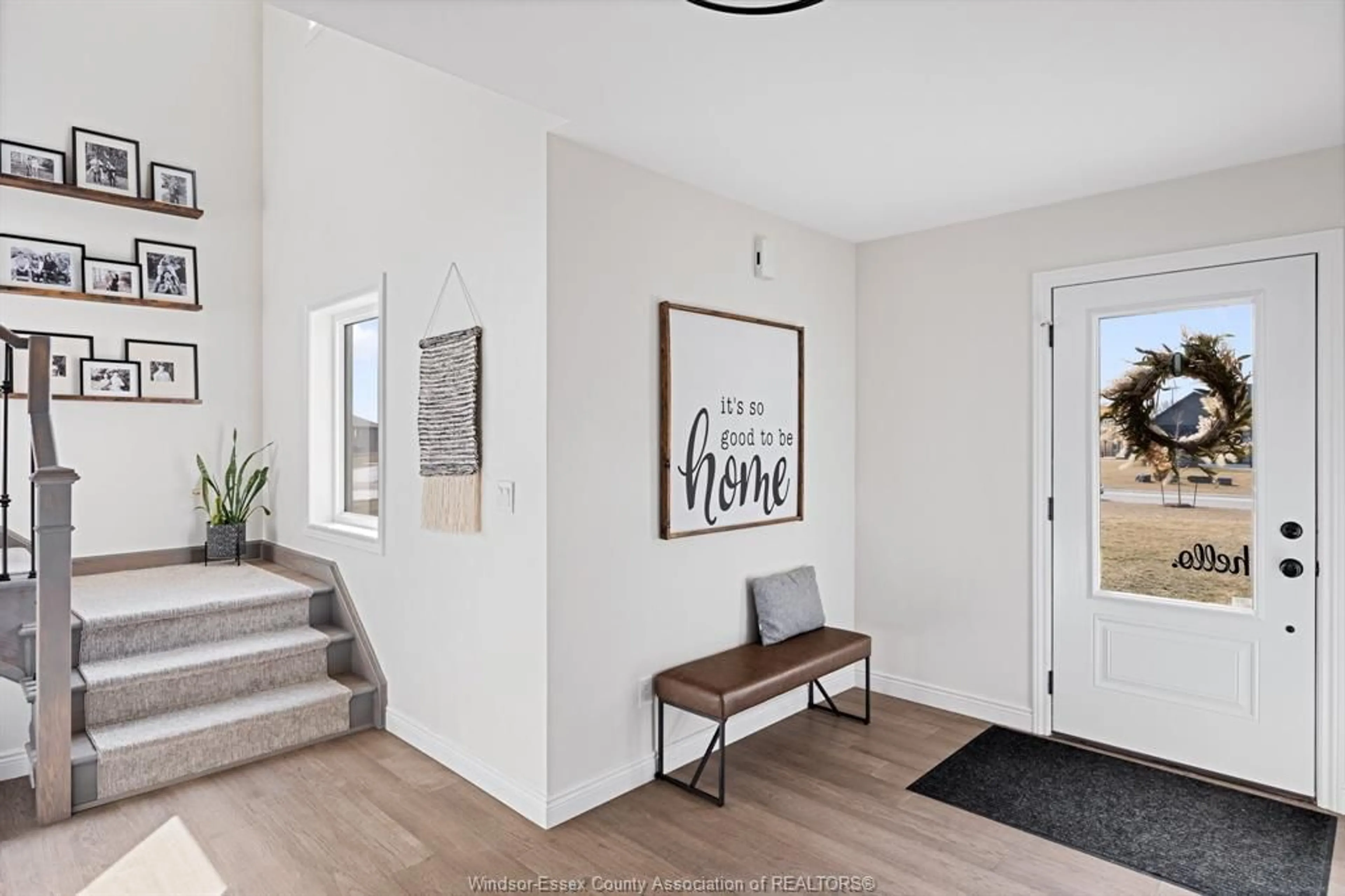 Indoor entryway for 19020 HAVEN Ave, Lakeshore Ontario N0P 2L0