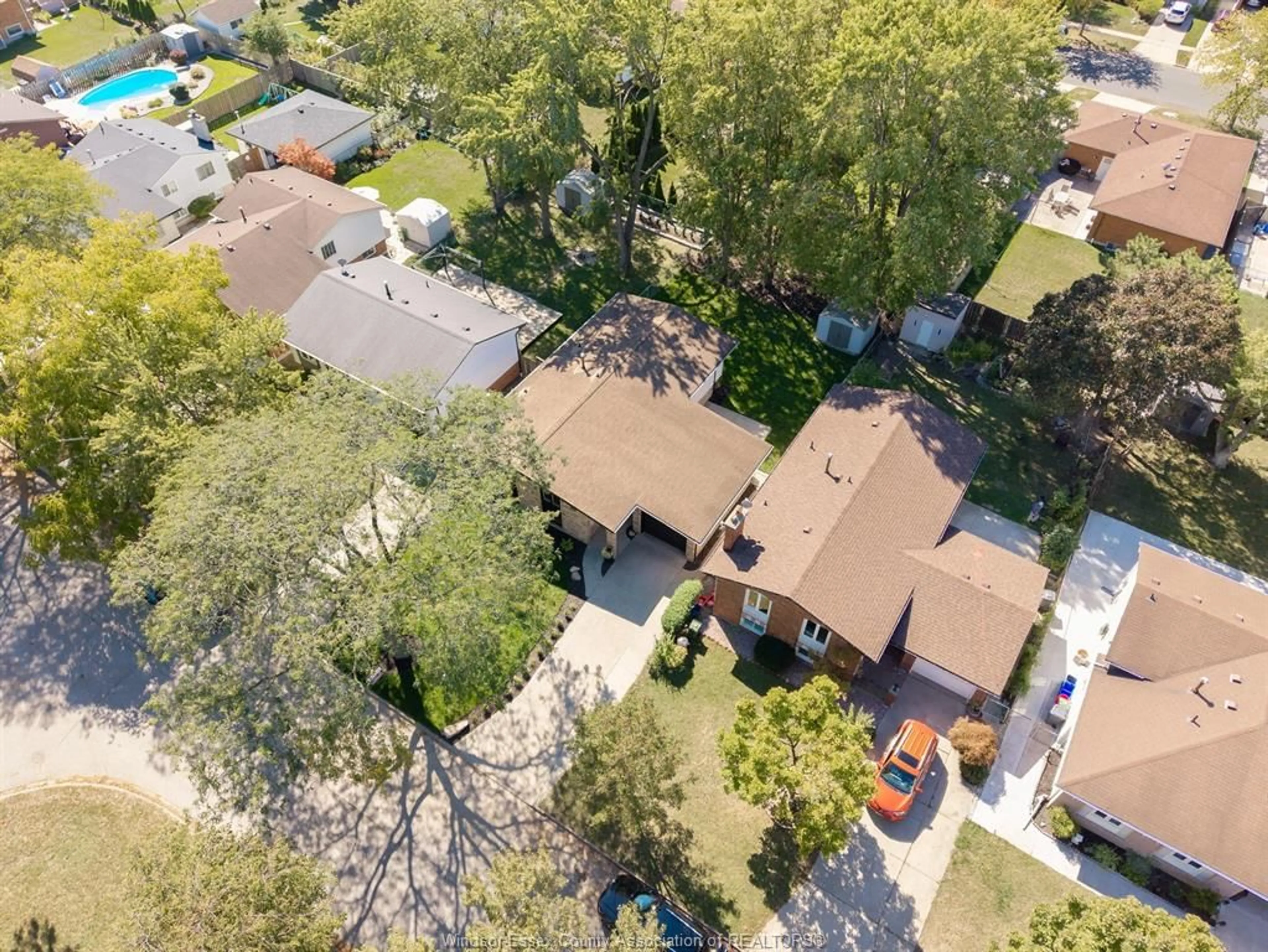 A pic from outside/outdoor area/front of a property/back of a property/a pic from drone, street for 3051 Apple Lane, Windsor Ontario N8R 1K7