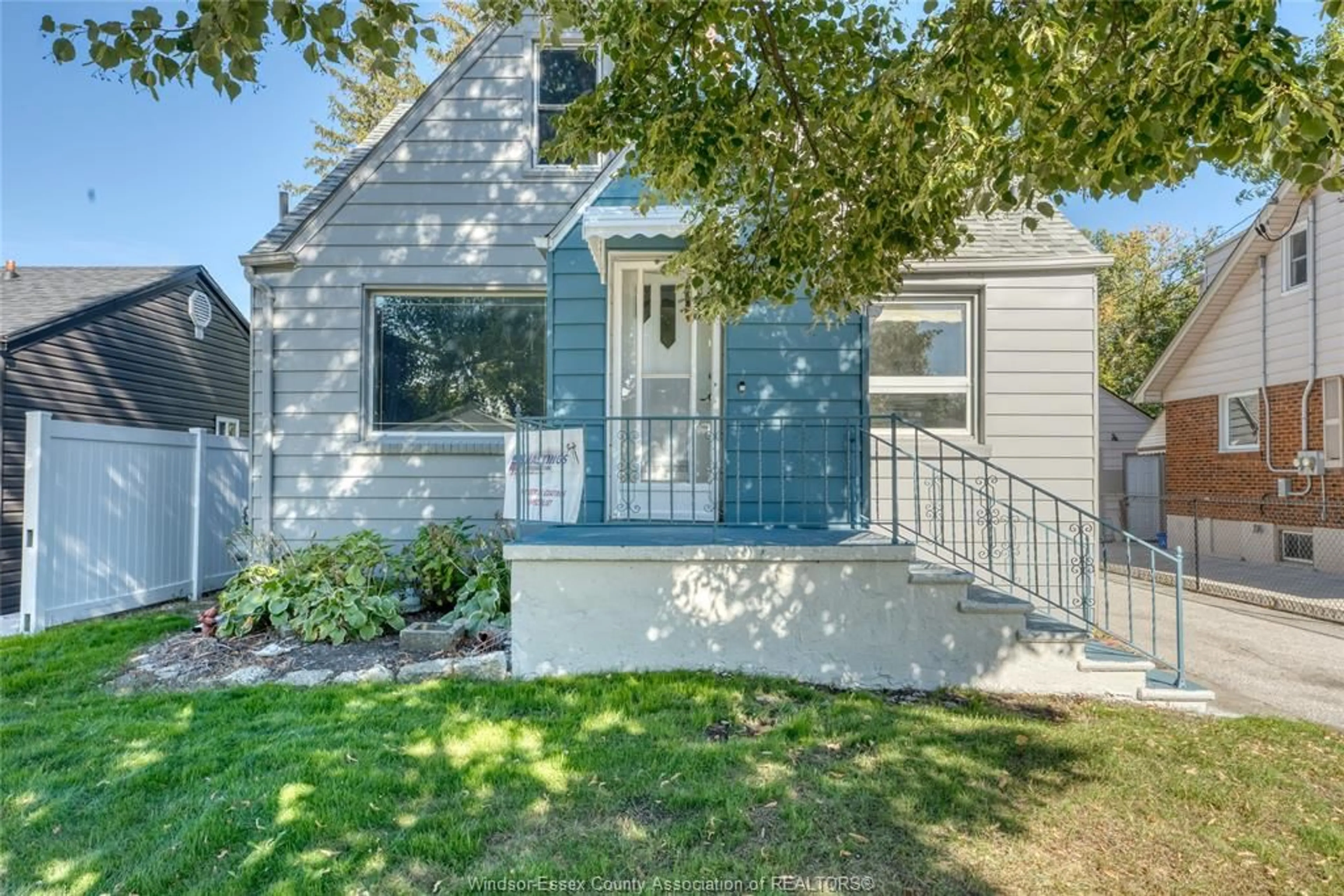 Home with vinyl exterior material, street for 2420 FRANCOIS Rd, Windsor Ontario N8W 4T4