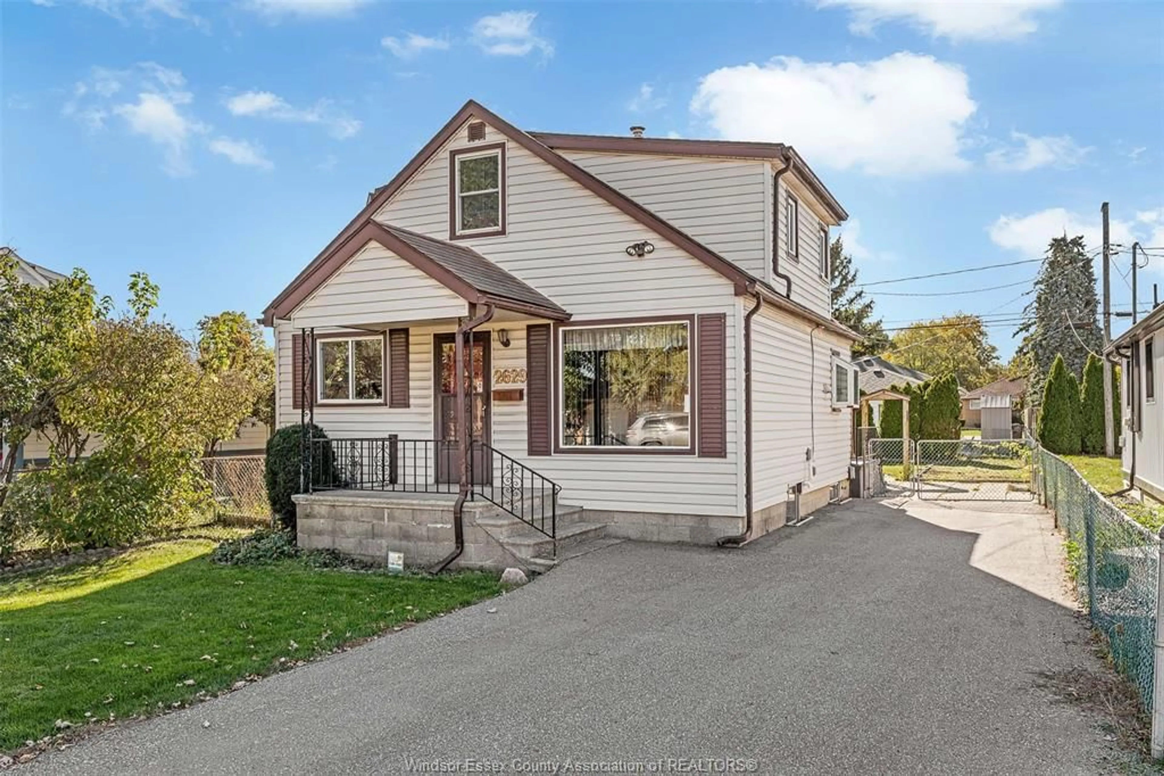 Home with vinyl exterior material, street for 2629 MELDRUM Rd, Windsor Ontario N8W 4G3