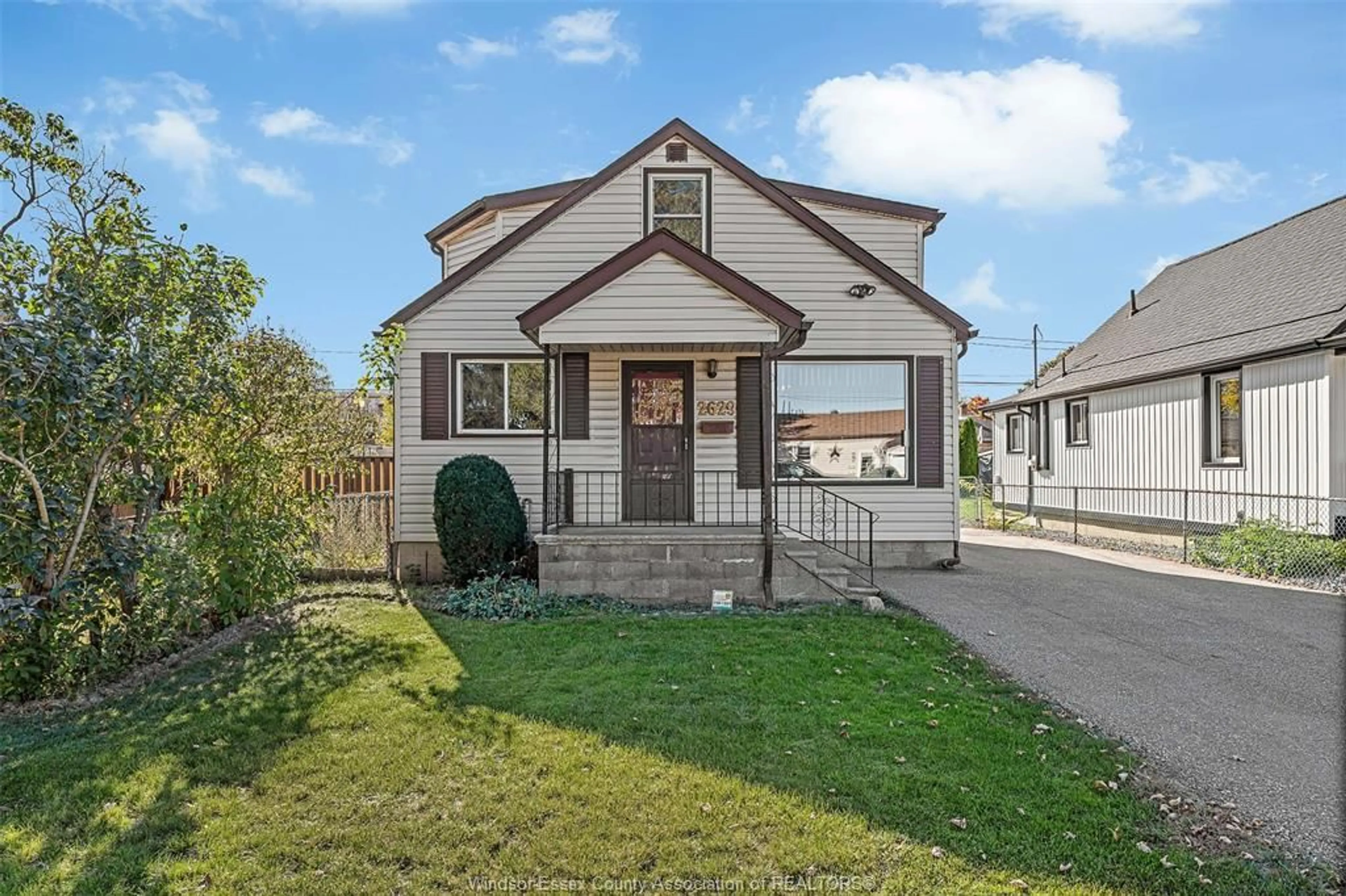 Home with vinyl exterior material, street for 2629 MELDRUM Rd, Windsor Ontario N8W 4G3