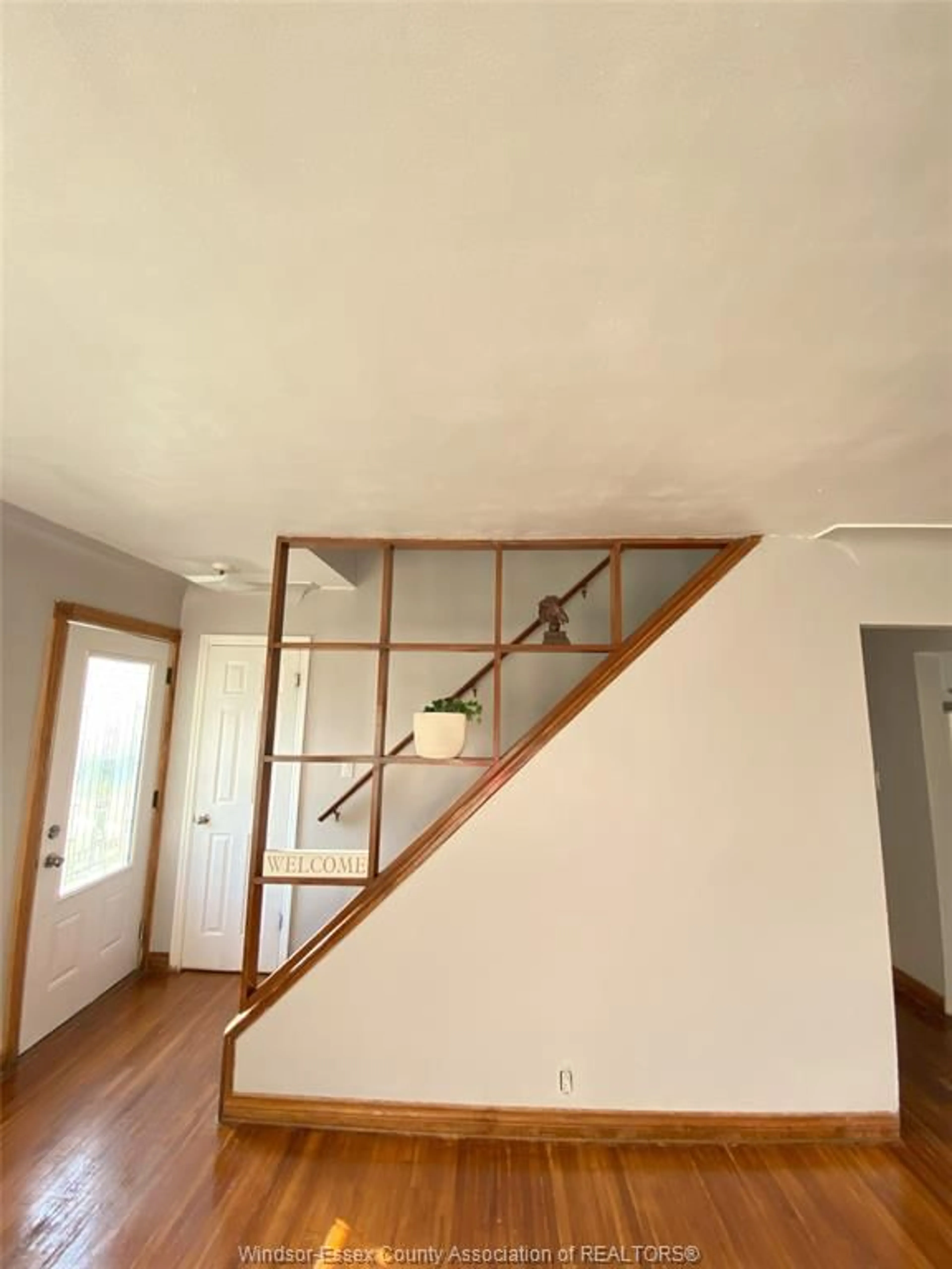 Stairs for 3672 MORRIS Dr, Windsor Ontario N9E 2K7