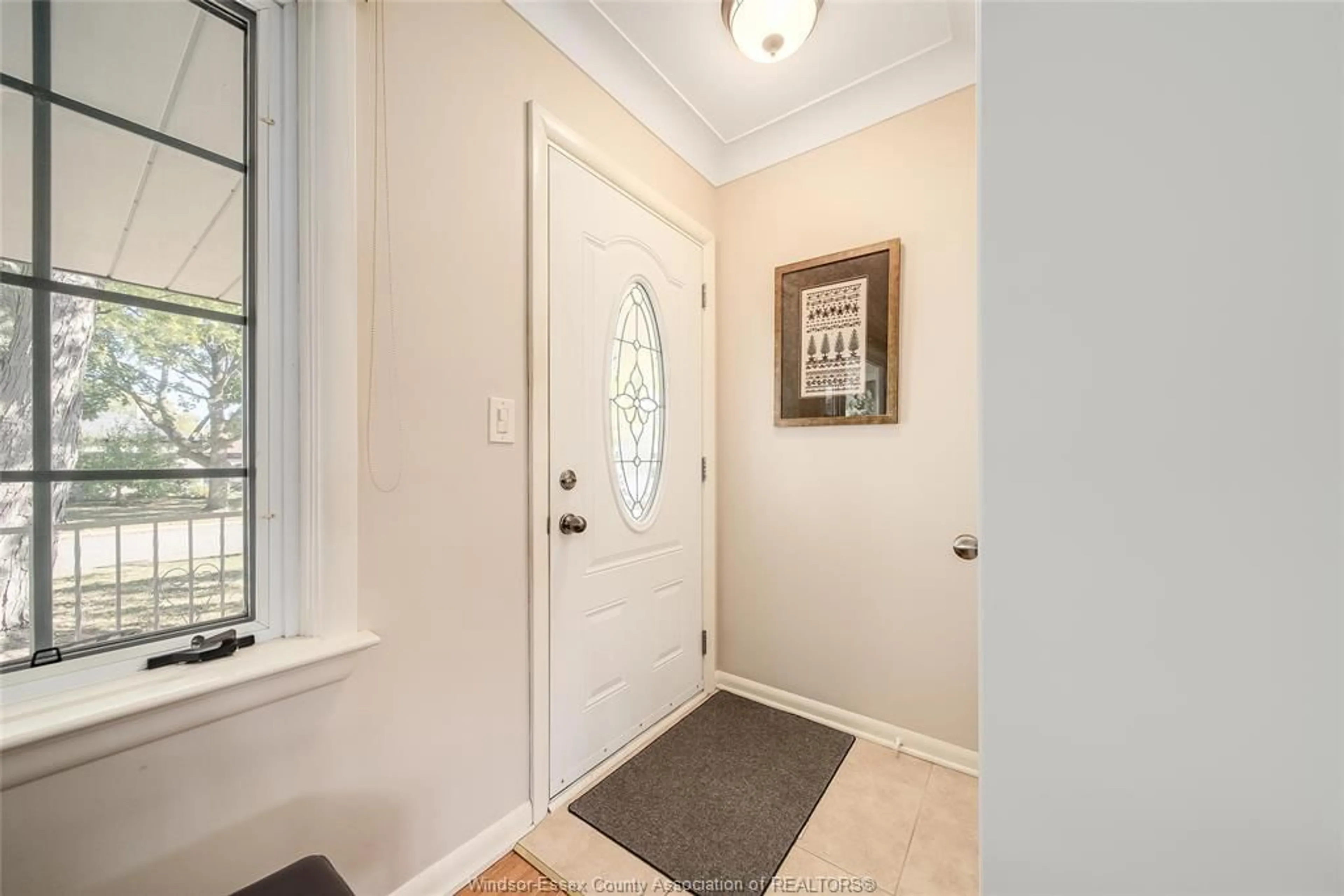 Indoor entryway for 1225 PARKVIEW, Windsor Ontario N8S 2X8