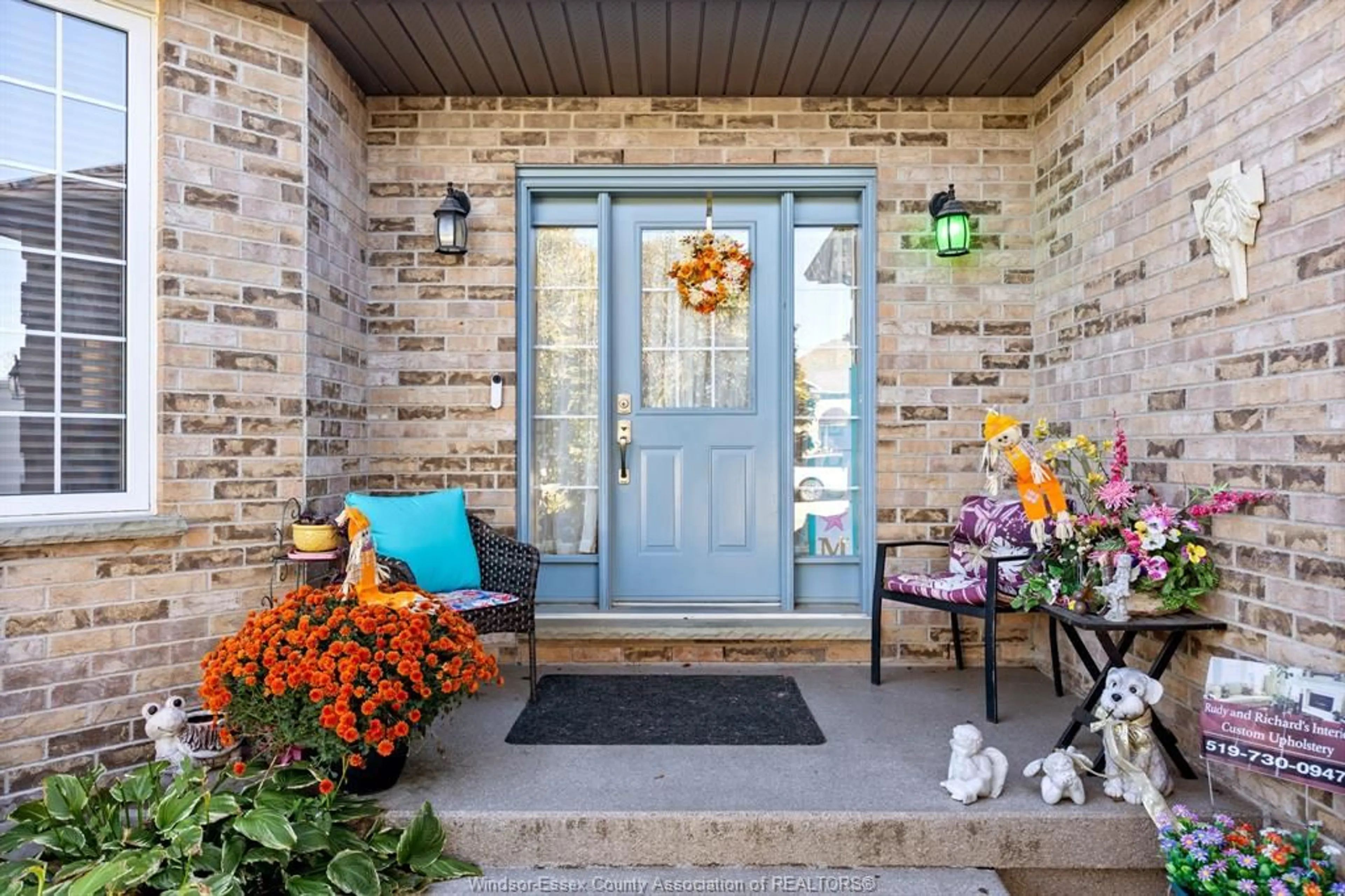 Indoor entryway for 12 CAMBRIDGE Crt, Amherstburg Ontario N9V 4B5