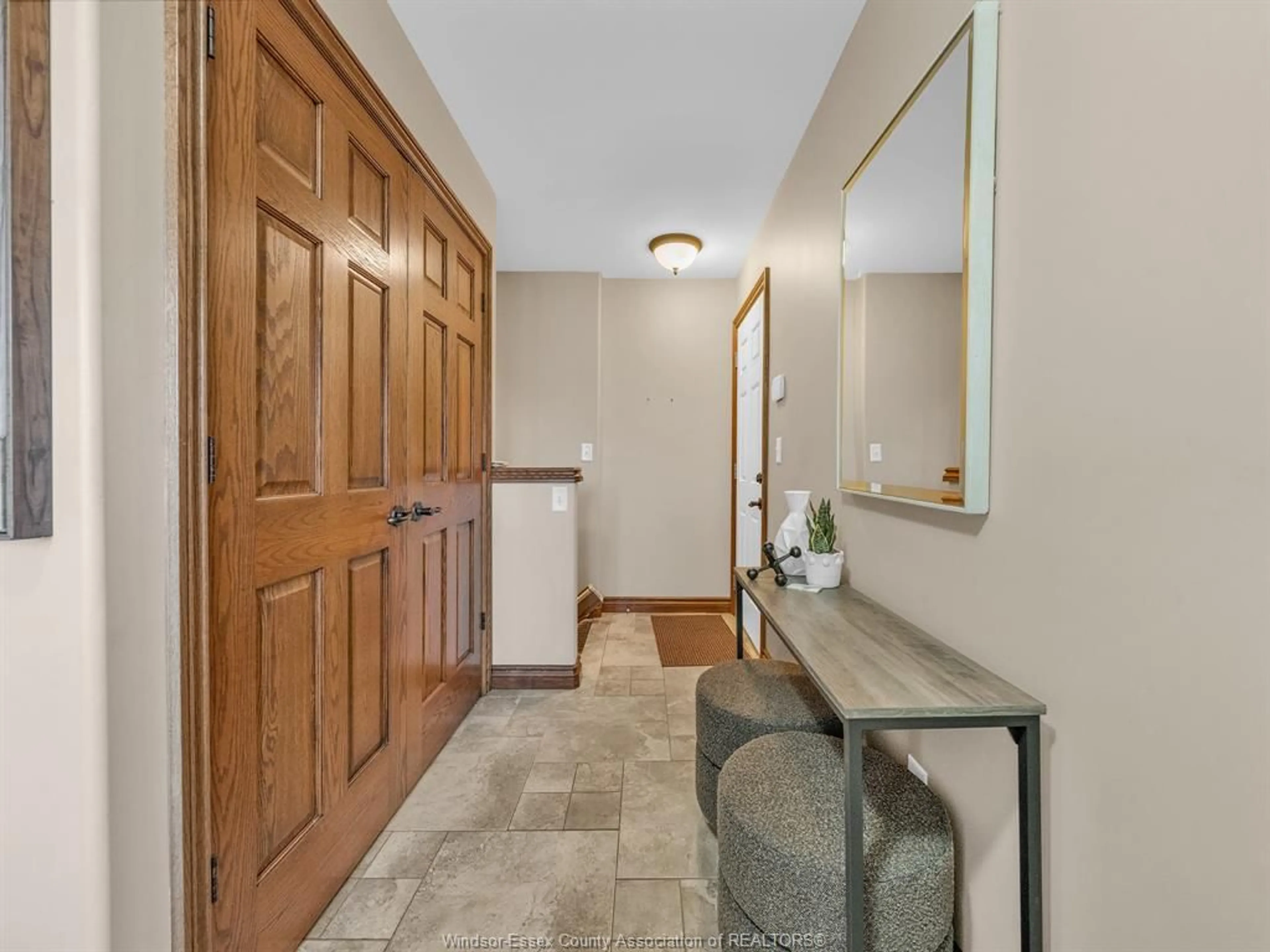 Indoor entryway for 124 KIMBALL Dr, Essex Ontario N8M 0B8