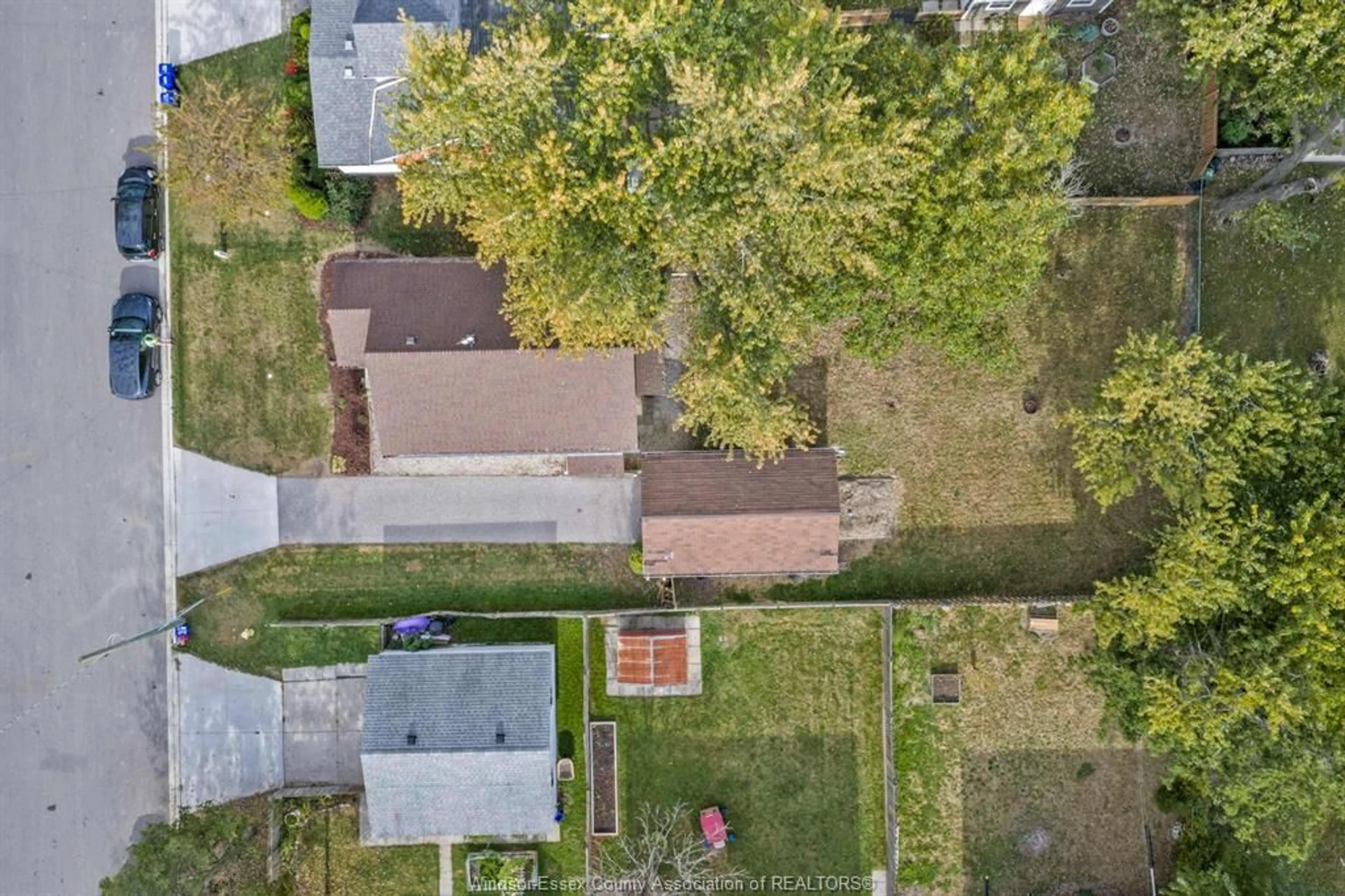 A pic from outside/outdoor area/front of a property/back of a property/a pic from drone, street for 53 Victor, Essex Ontario N8M 1J4