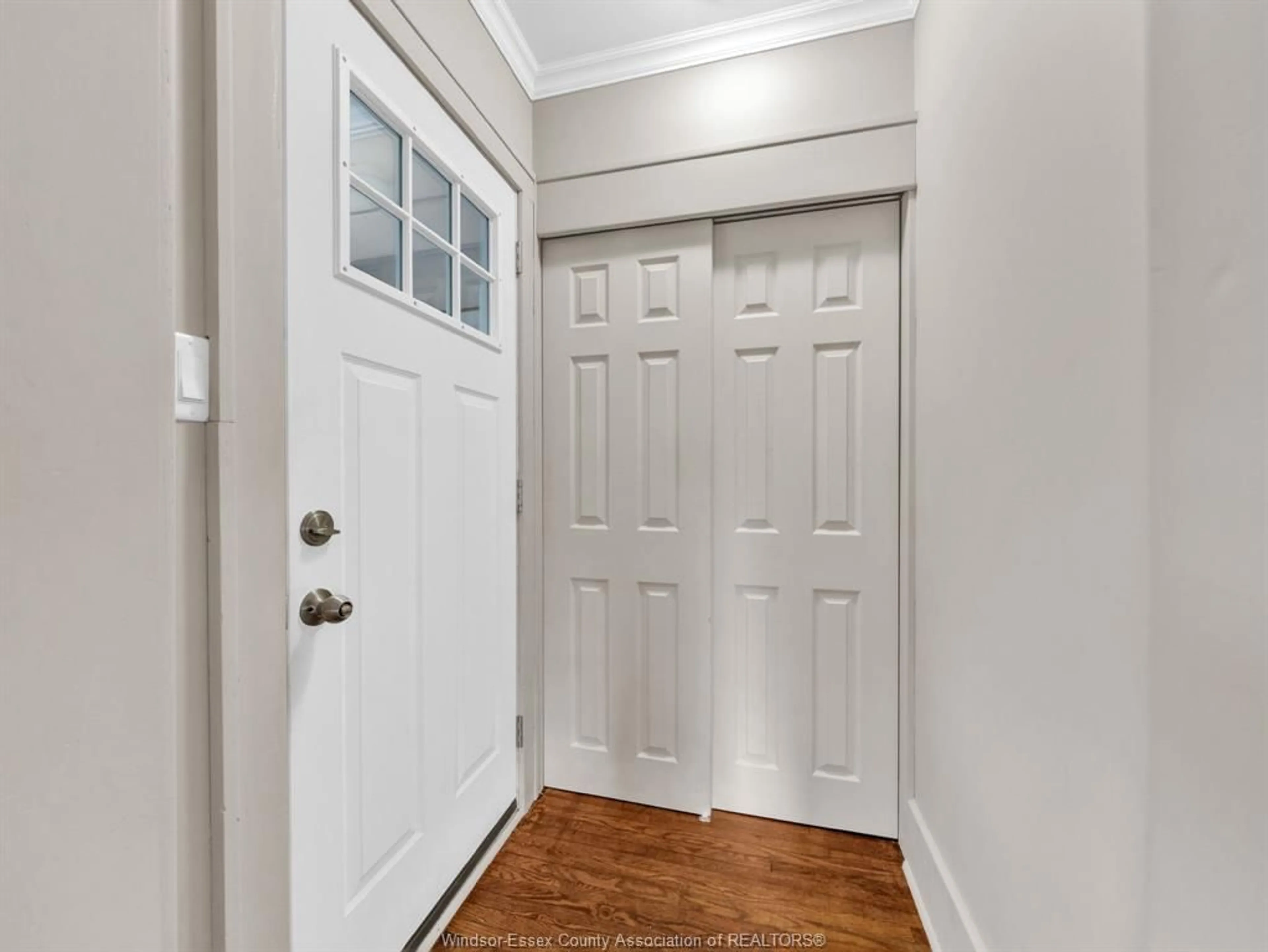 Indoor entryway for 53 Victor, Essex Ontario N8M 1J4