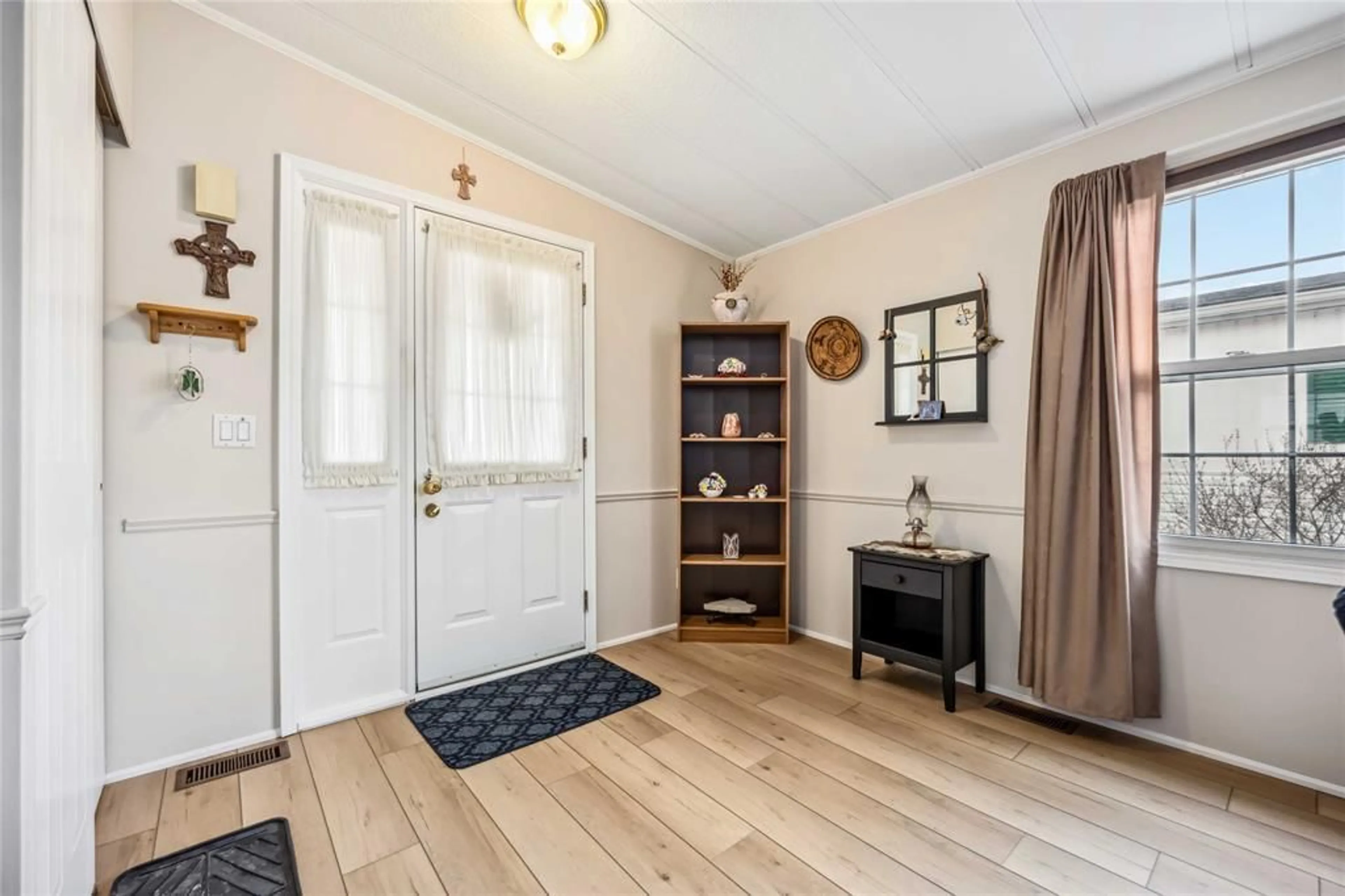 Indoor entryway for 5700 Blackwell Sideroad #29, Sarnia Ontario N7W 1B7