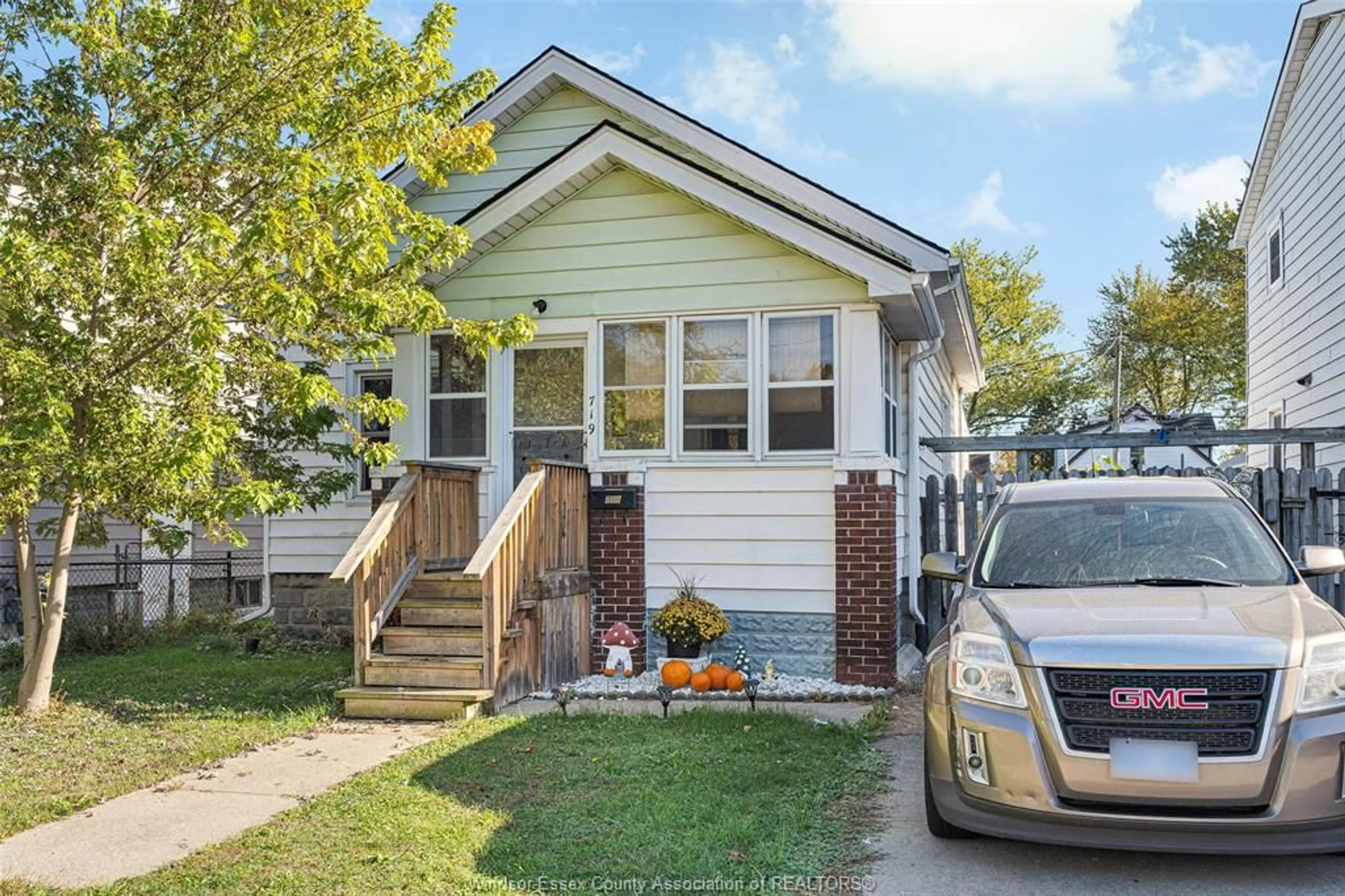 Home with vinyl exterior material, street for 719 EUGENIE, Windsor Ontario N8X 2Y6