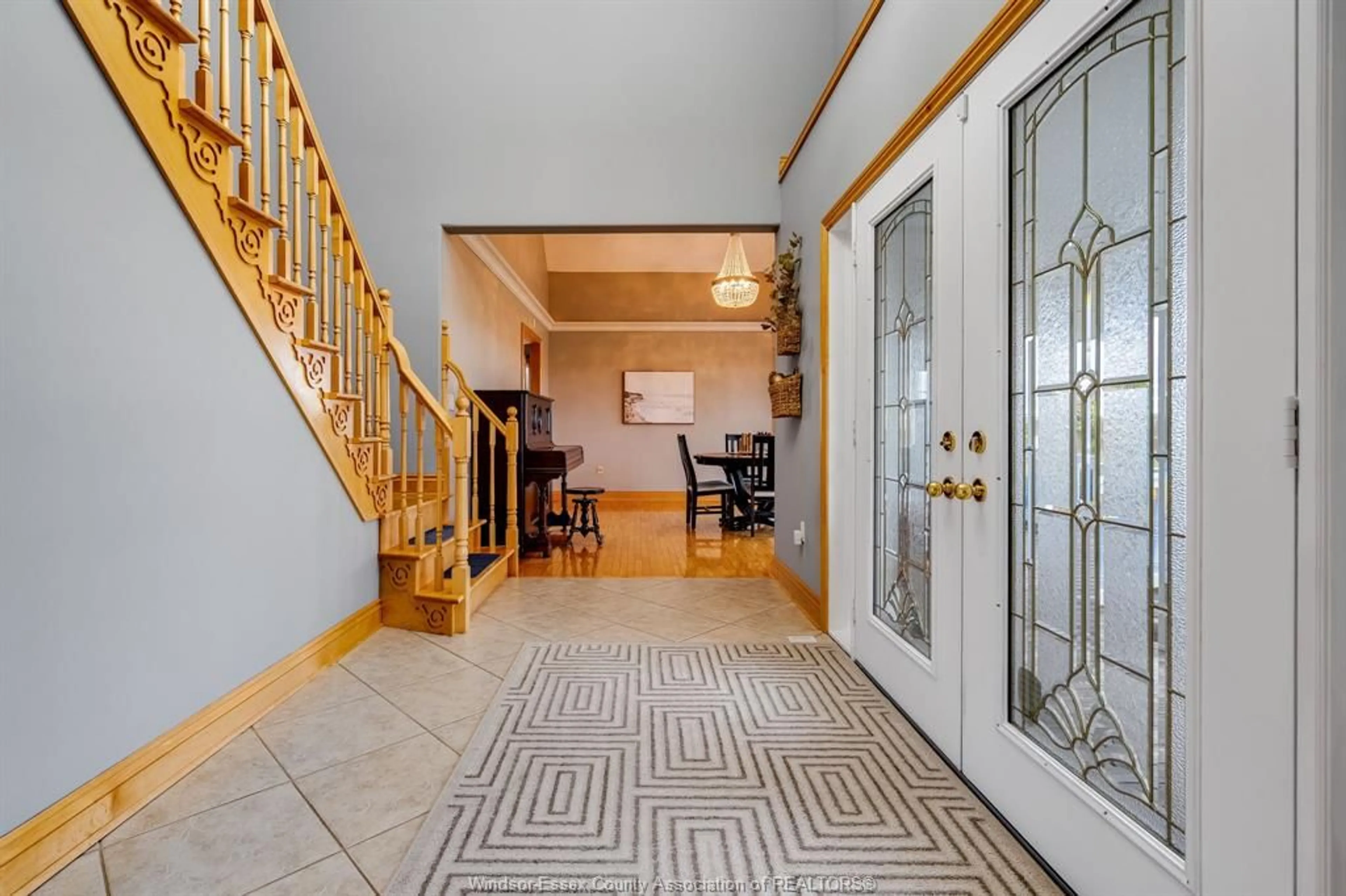 Indoor foyer for 1951 BRIDGEN Rd, St Clair Ontario N0P 2R0
