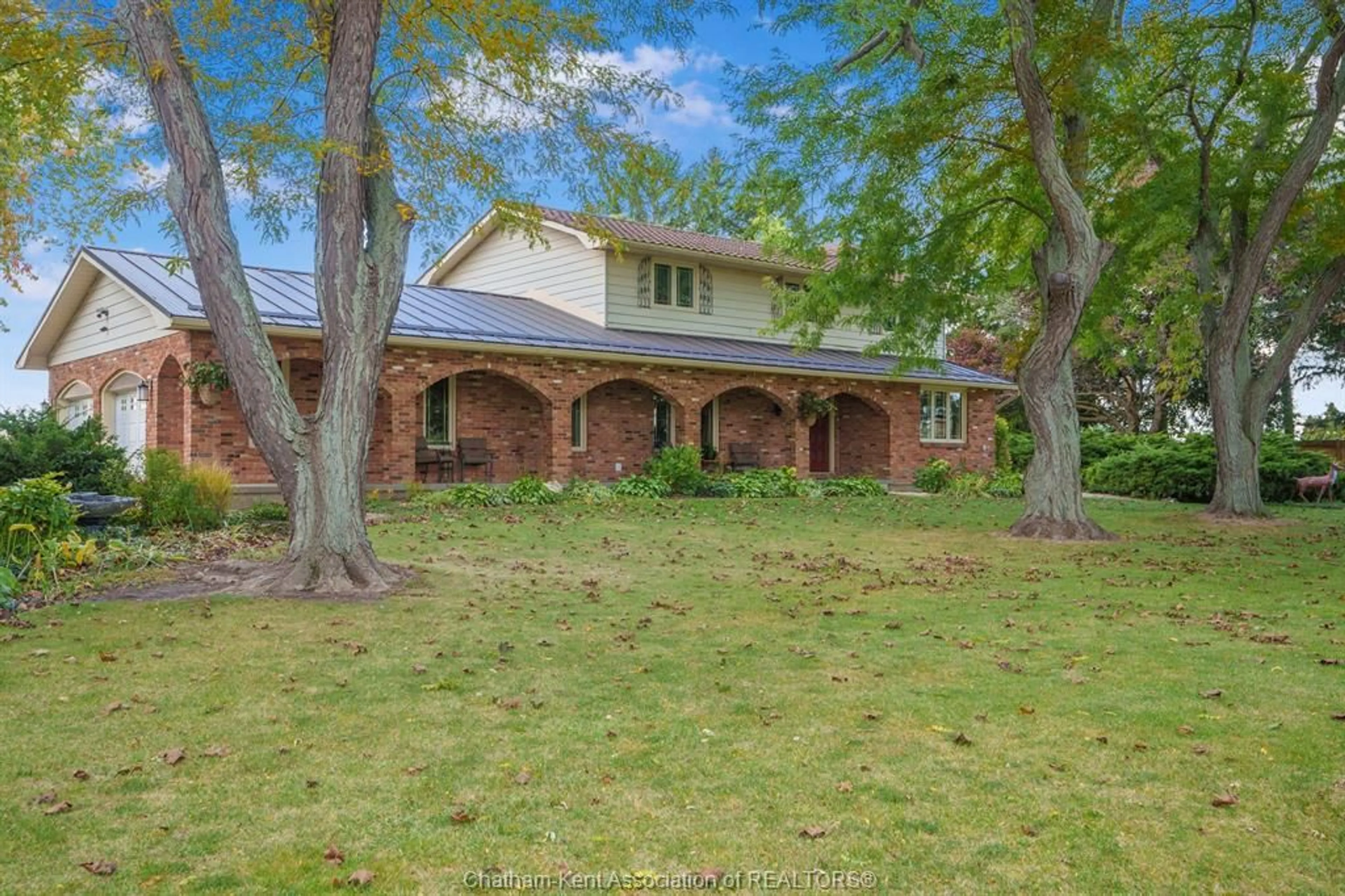 A pic from outside/outdoor area/front of a property/back of a property/a pic from drone, street for 7664 Riverview Line, Chatham Ontario N7M 5T1