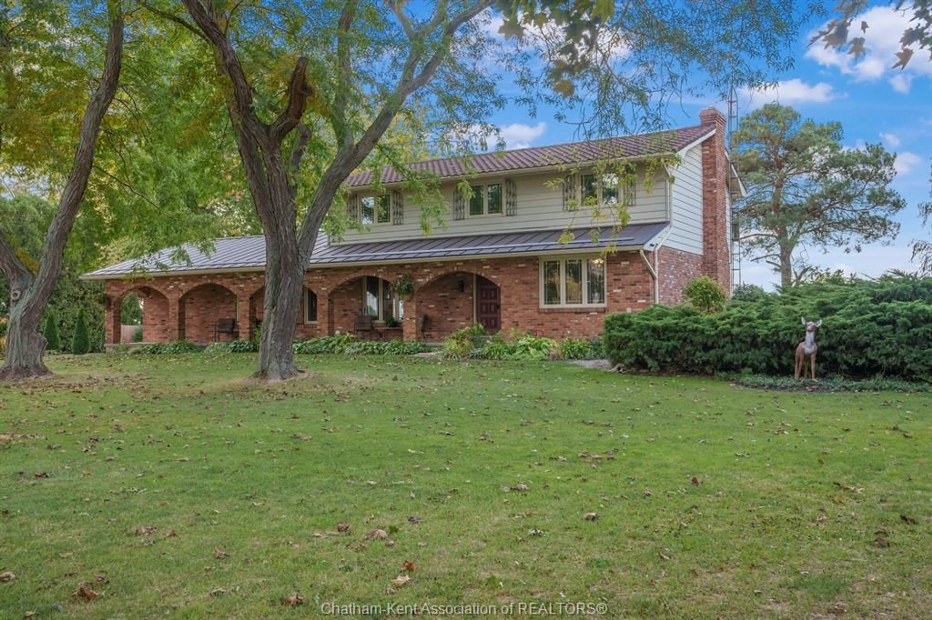 A pic from outside/outdoor area/front of a property/back of a property/a pic from drone, street for 7664 Riverview Line, Chatham Ontario N7M 5T1