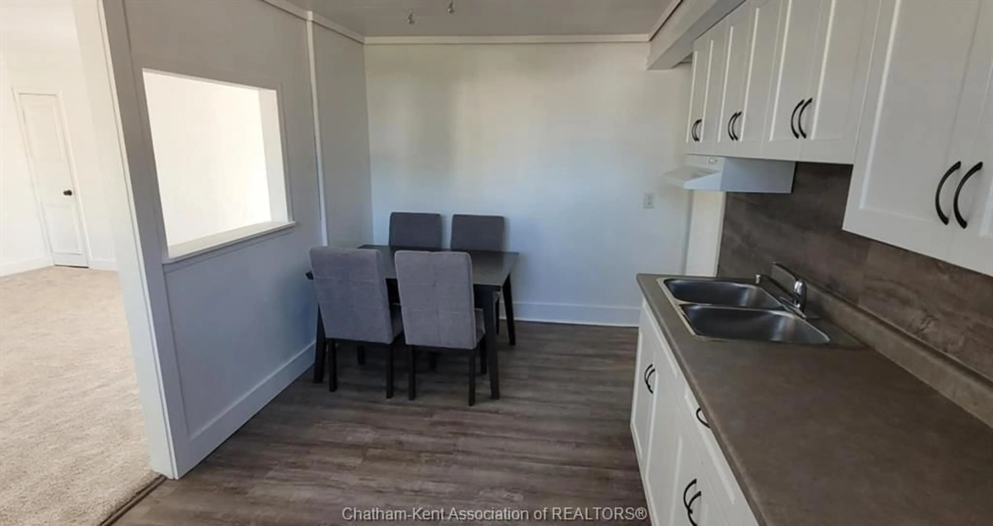 Standard kitchen, wood/laminate floor for 6 Canary Cres, Wallaceburg Ontario N8A 1A5