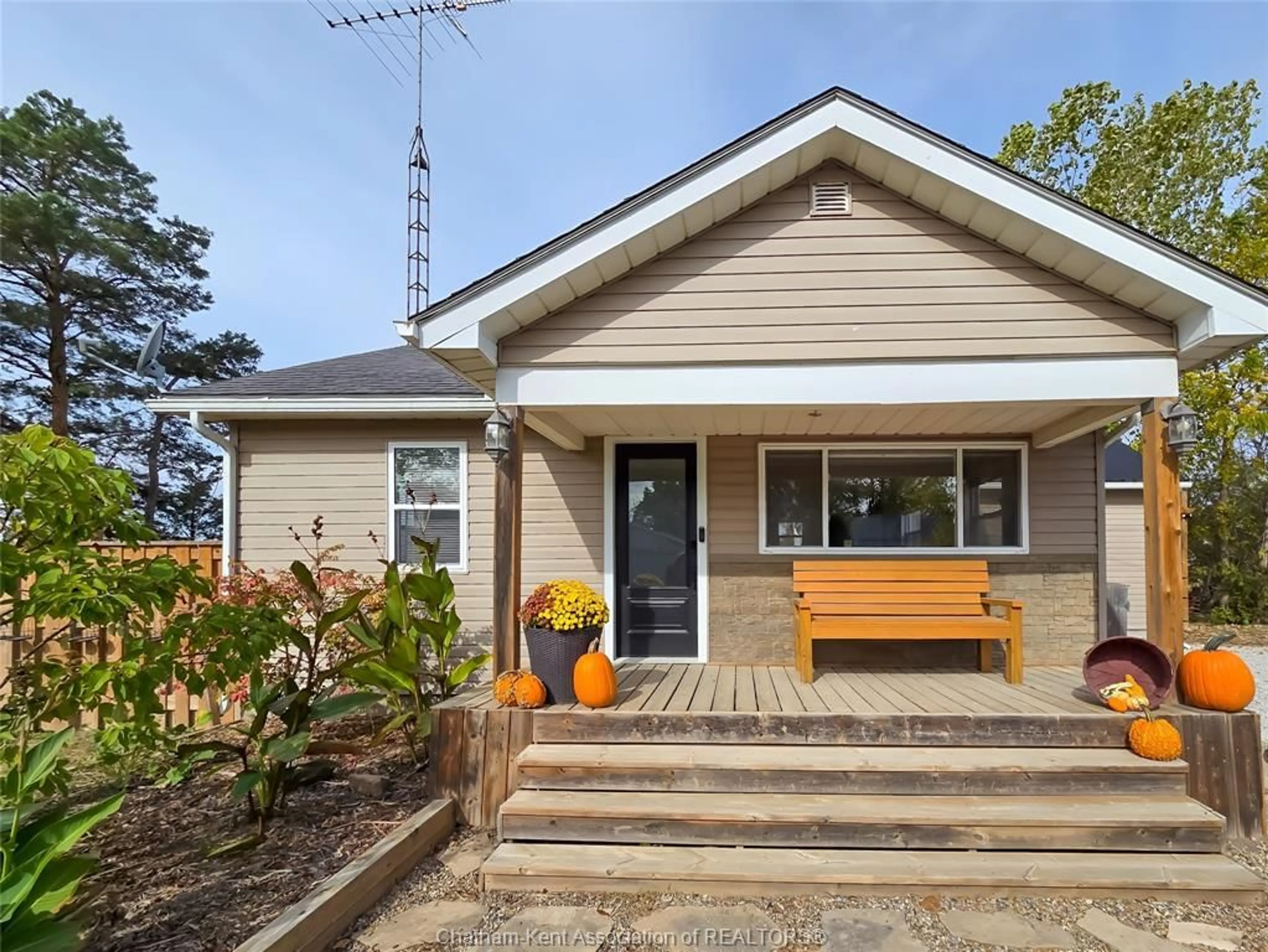 Home with vinyl exterior material, street for 8573 Minnie St, Charing Cross Ontario N0P 1G0