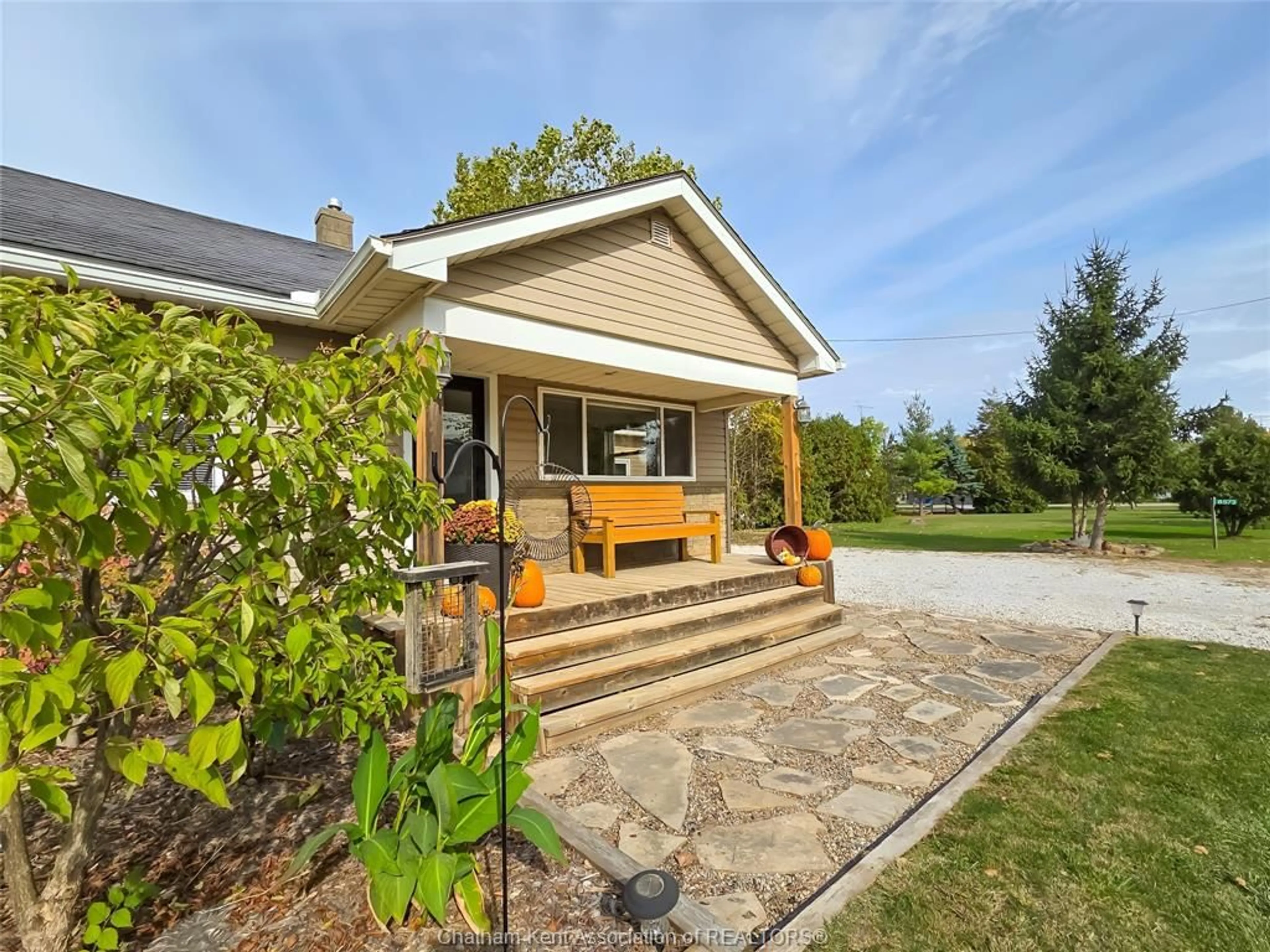 Patio, street for 8573 Minnie St, Charing Cross Ontario N0P 1G0