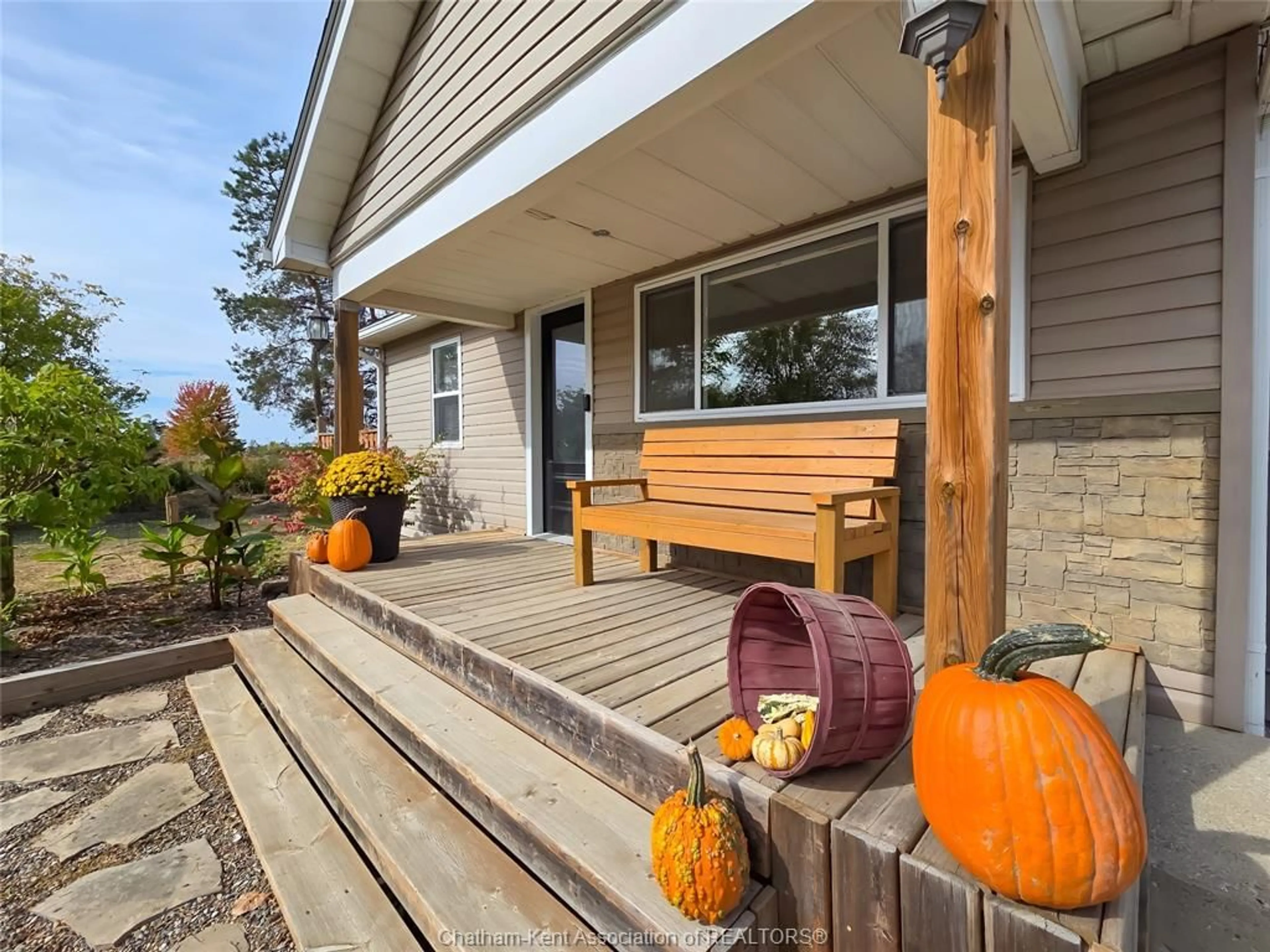 Patio, unknown for 8573 Minnie St, Charing Cross Ontario N0P 1G0