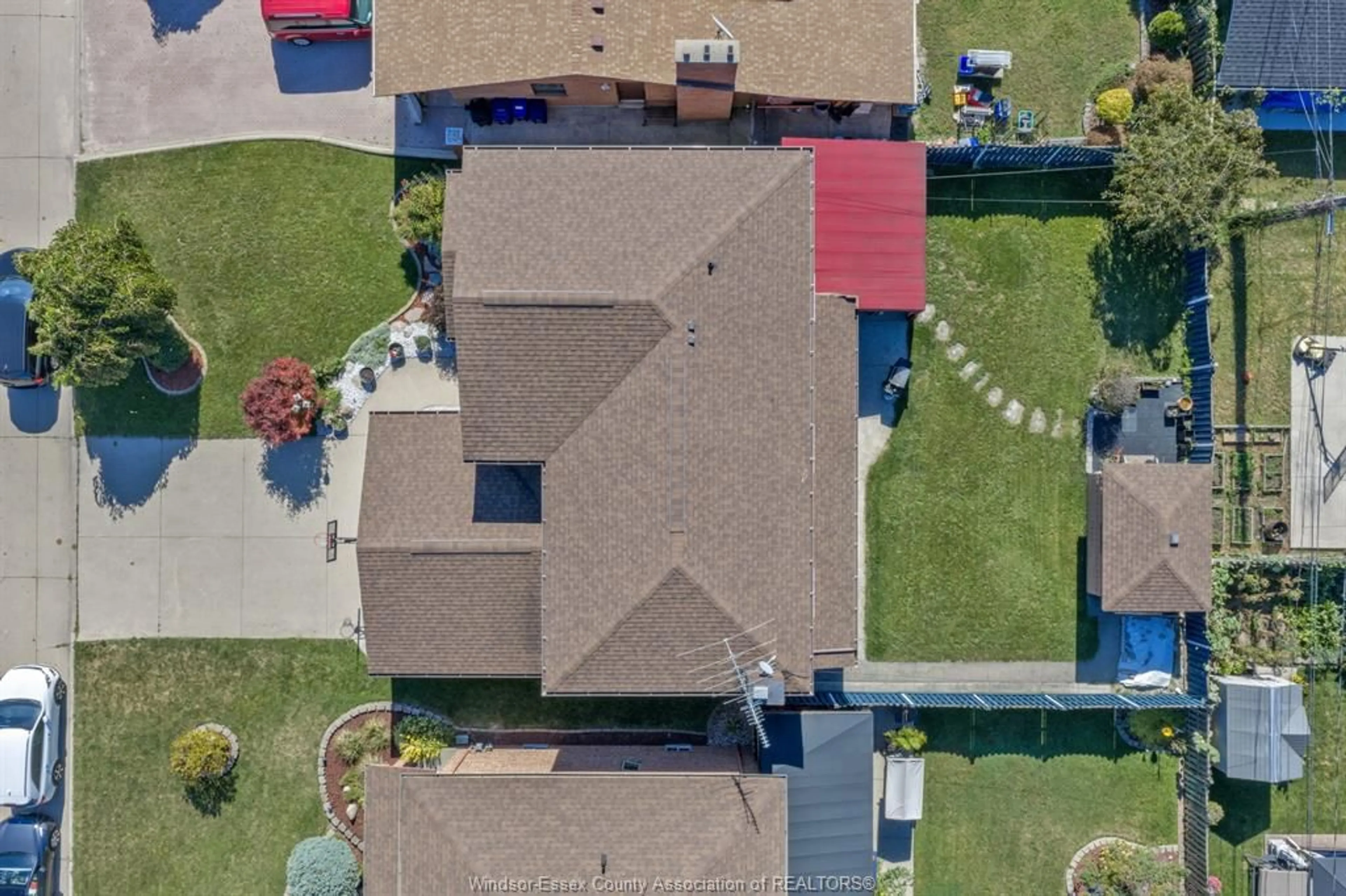 A pic from outside/outdoor area/front of a property/back of a property/a pic from drone, street for 1685 ASKIN, Windsor Ontario N9B 3S4
