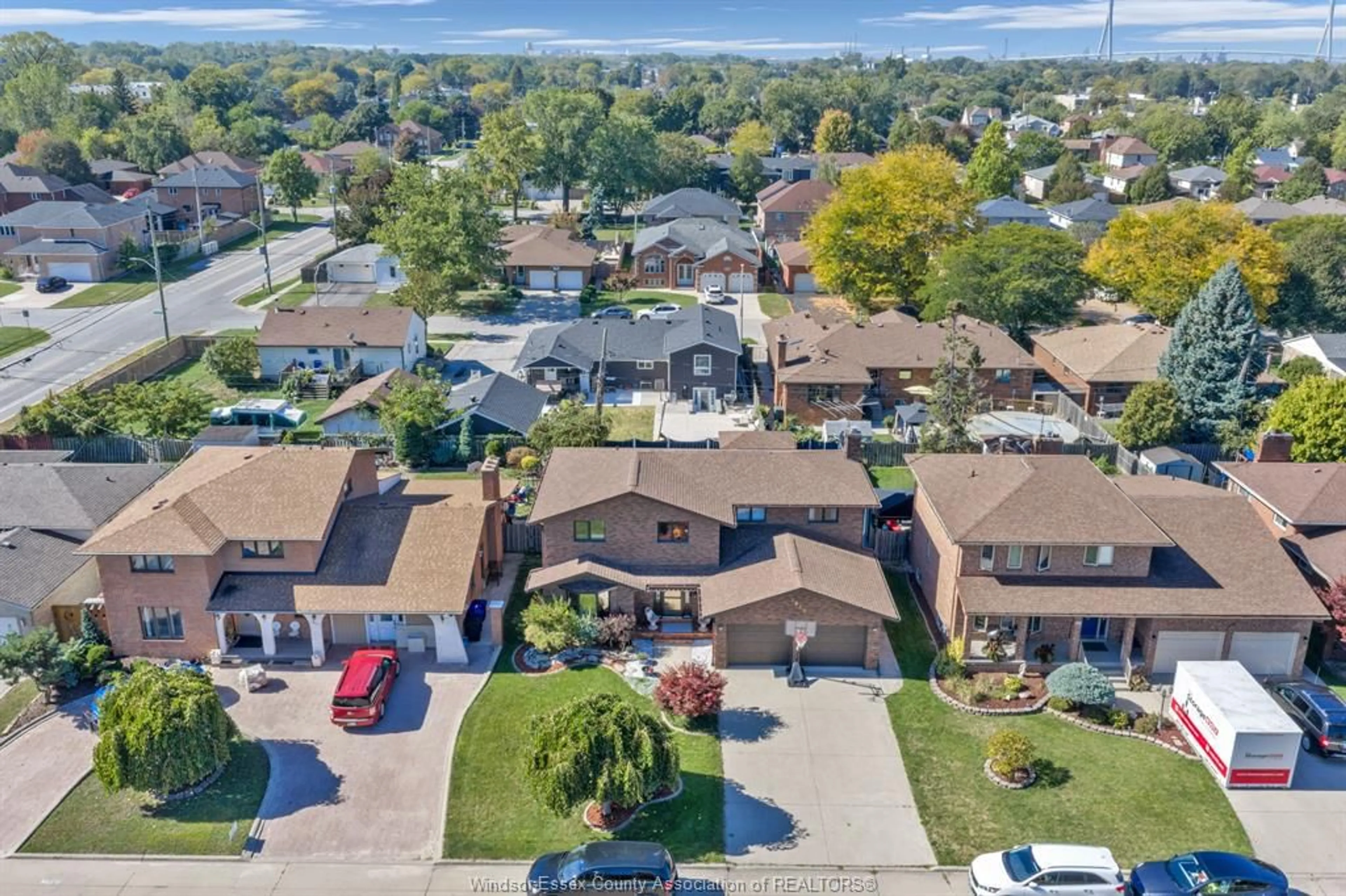 A pic from outside/outdoor area/front of a property/back of a property/a pic from drone, street for 1685 ASKIN, Windsor Ontario N9B 3S4