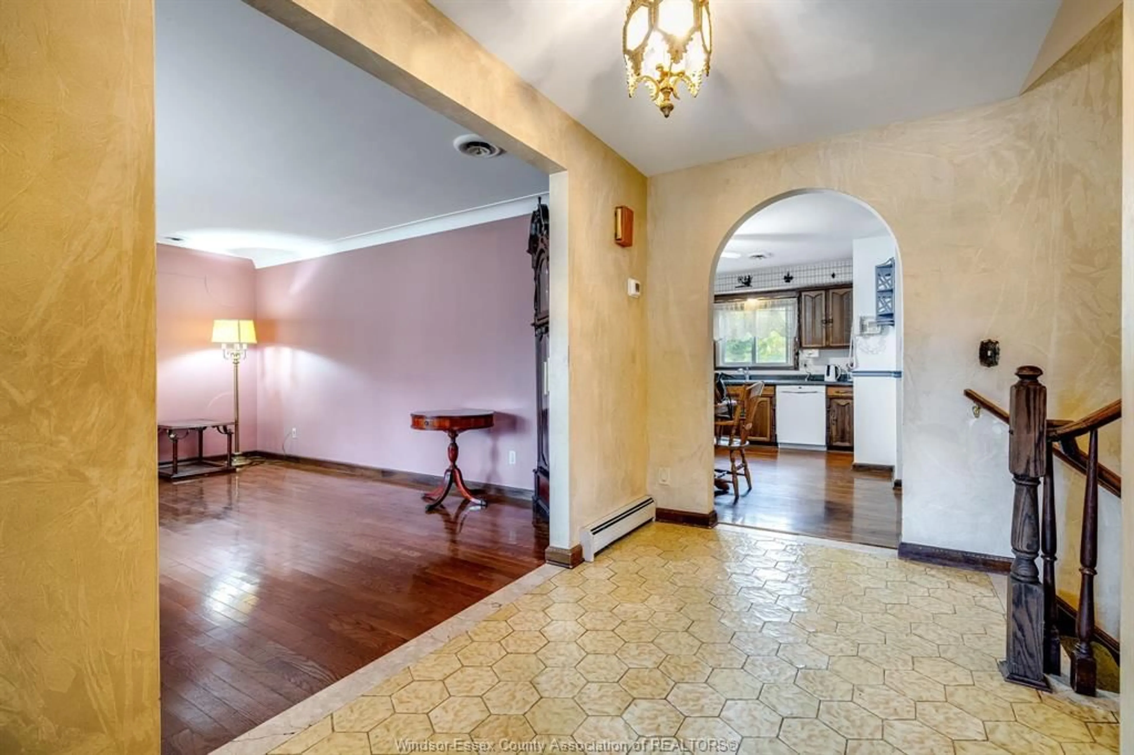 Indoor foyer for 2985 Mark, Windsor Ontario N9E 2W6
