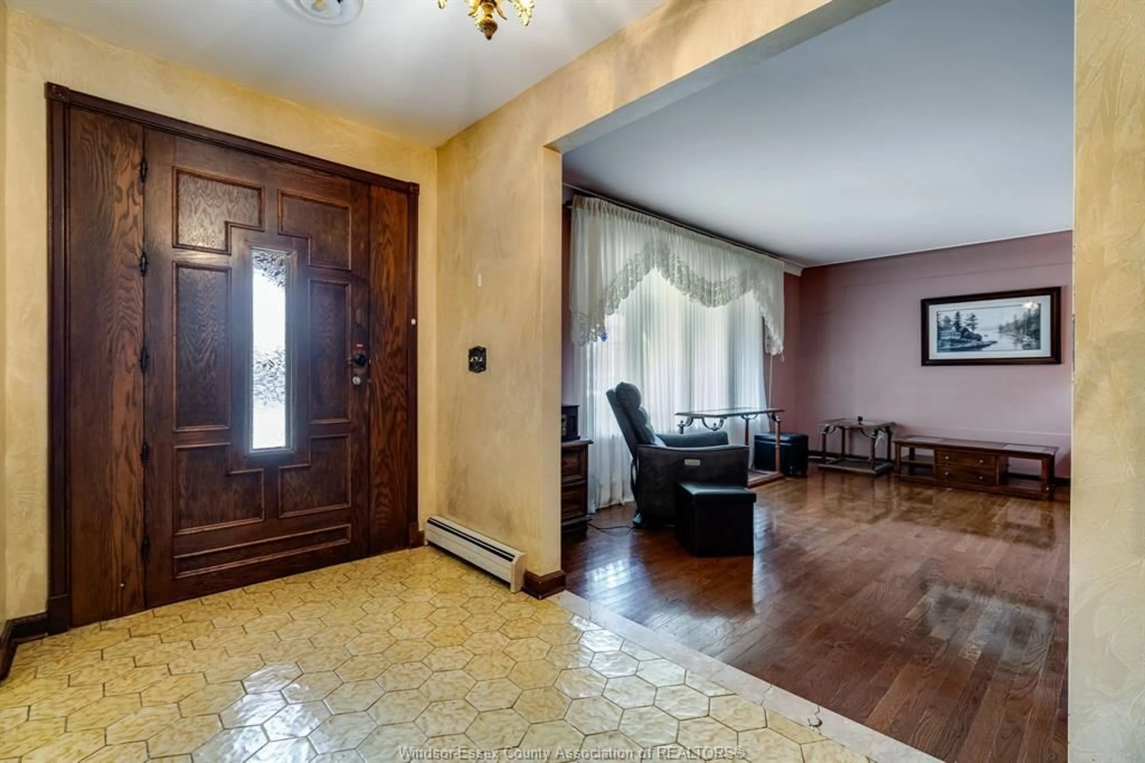 Indoor foyer for 2985 Mark, Windsor Ontario N9E 2W6