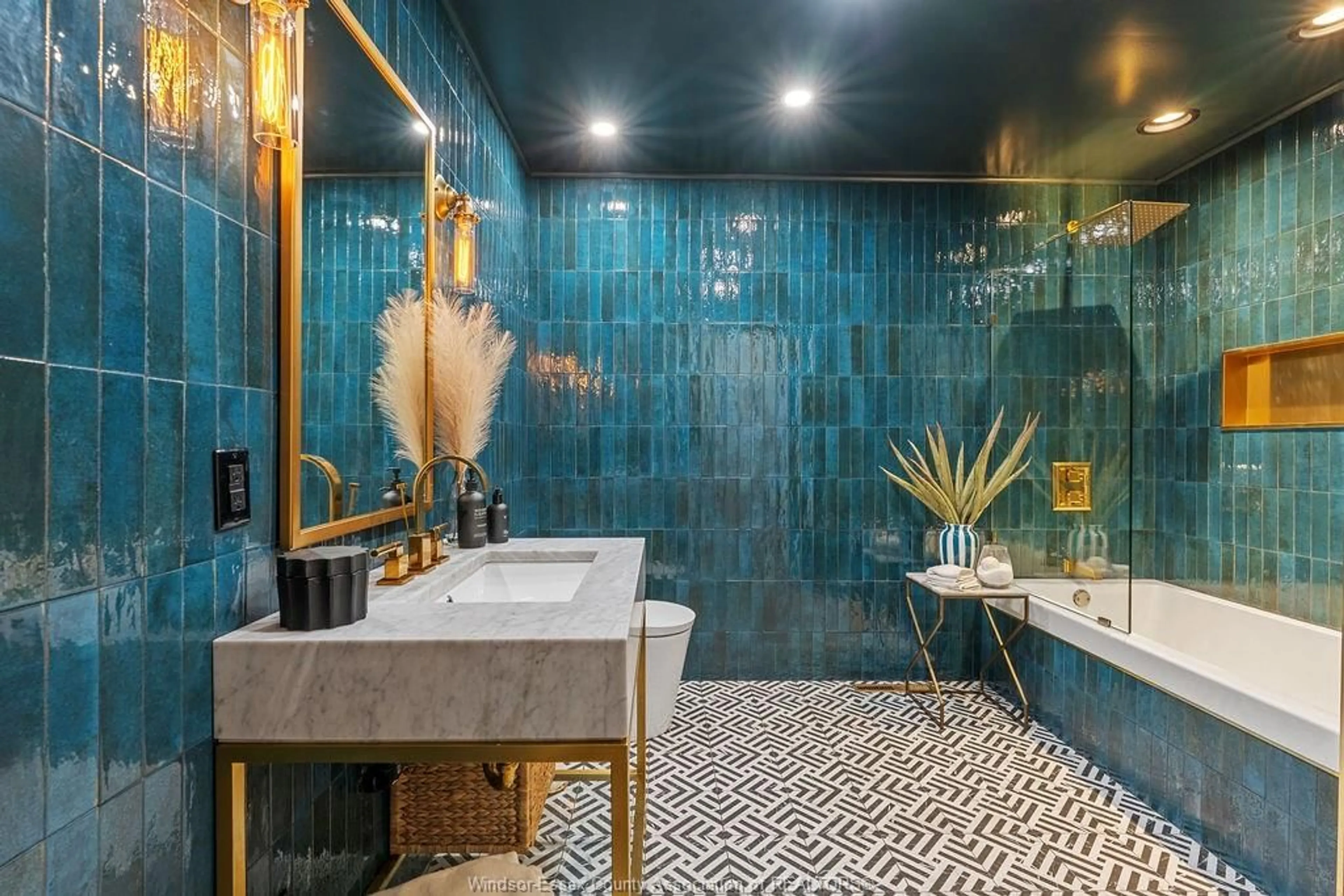 Contemporary bathroom, ceramic/tile floor for 222 ARLINGTON Blvd, Tecumseh Ontario N8N 2J7