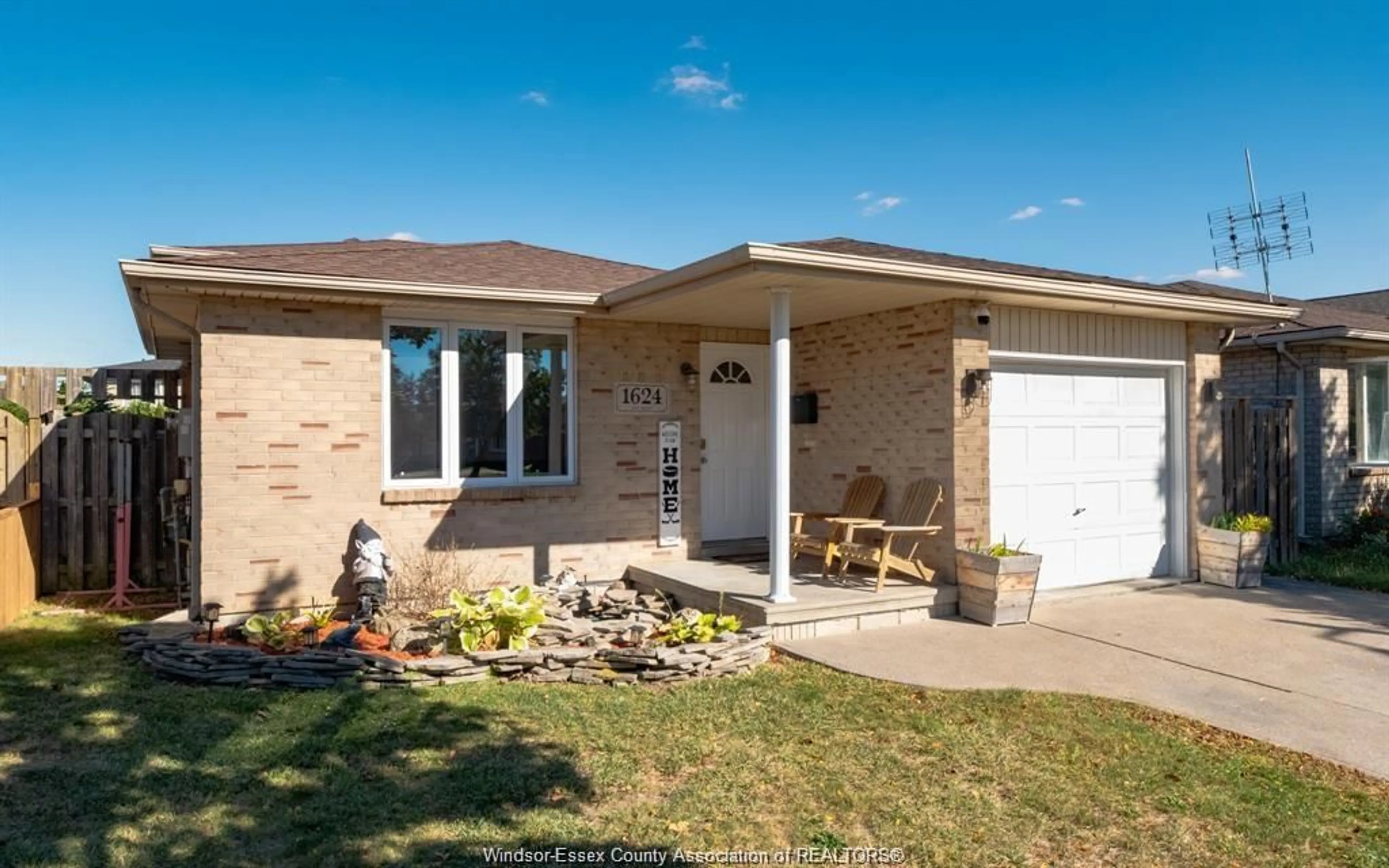 Home with brick exterior material, street for 1624 KAMLOOPS, Windsor Ontario N8W 5V3