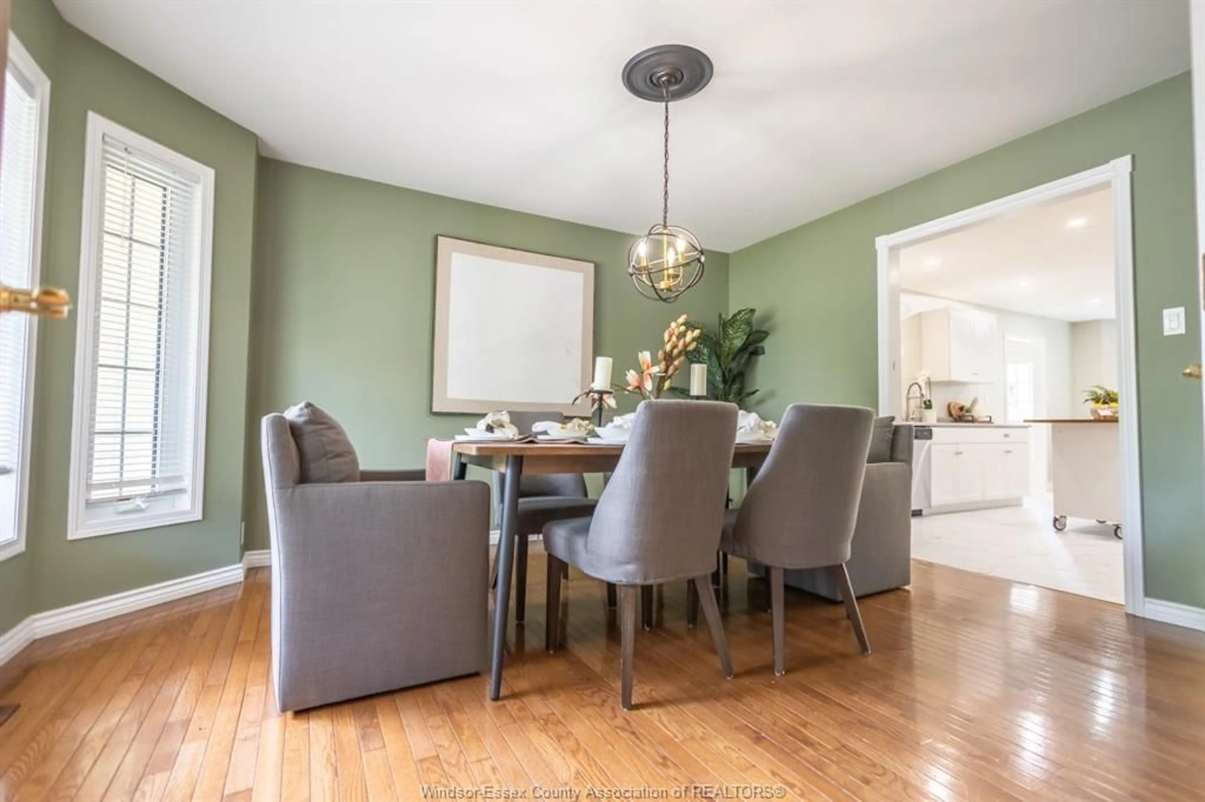 Dining room, wood/laminate floor for 591 OLD TECUMSEH Rd, Lakeshore Ontario N0R 1A0