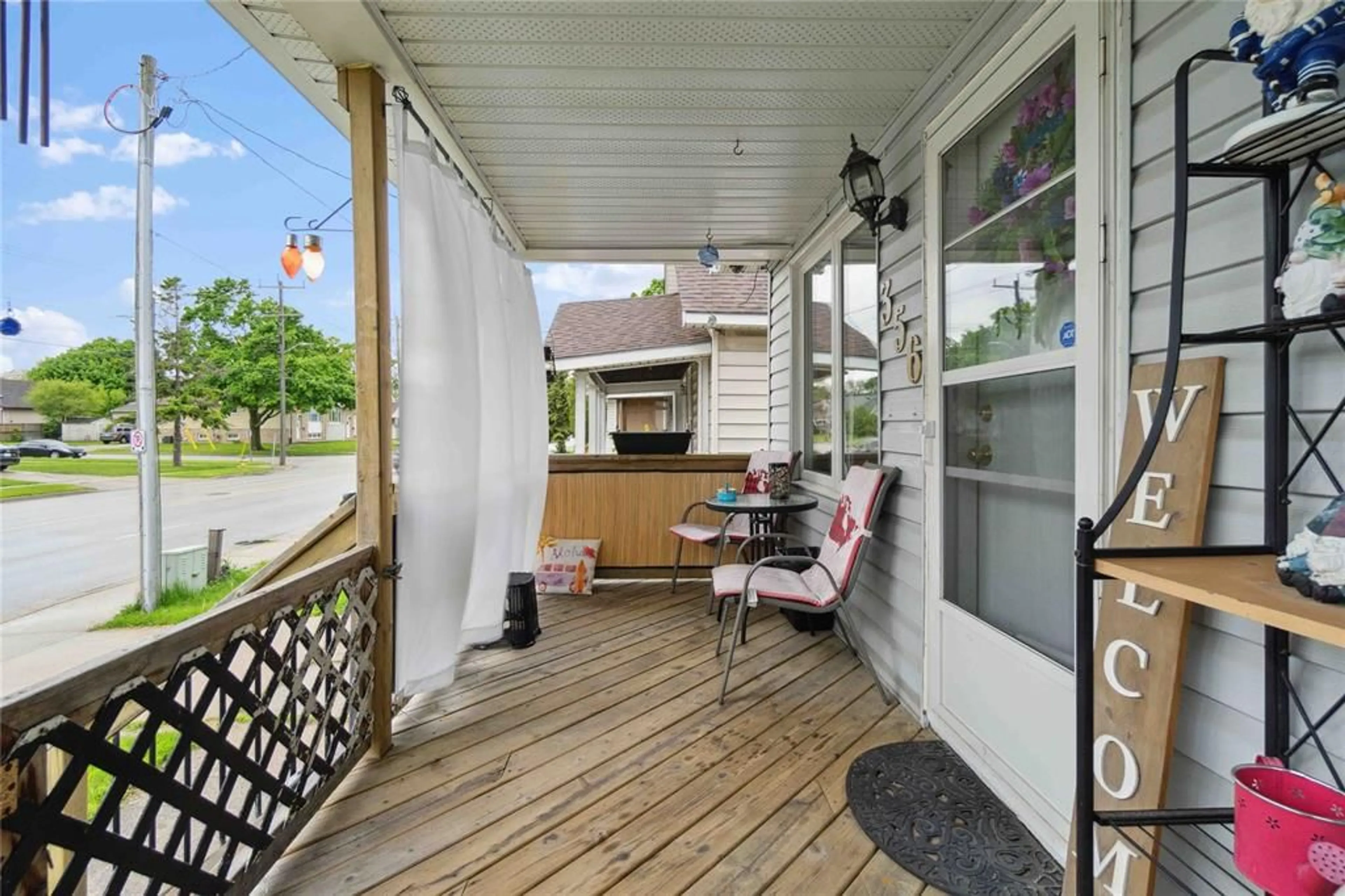 Patio, street for 356 EXMOUTH St, Sarnia Ontario N7T 5N6