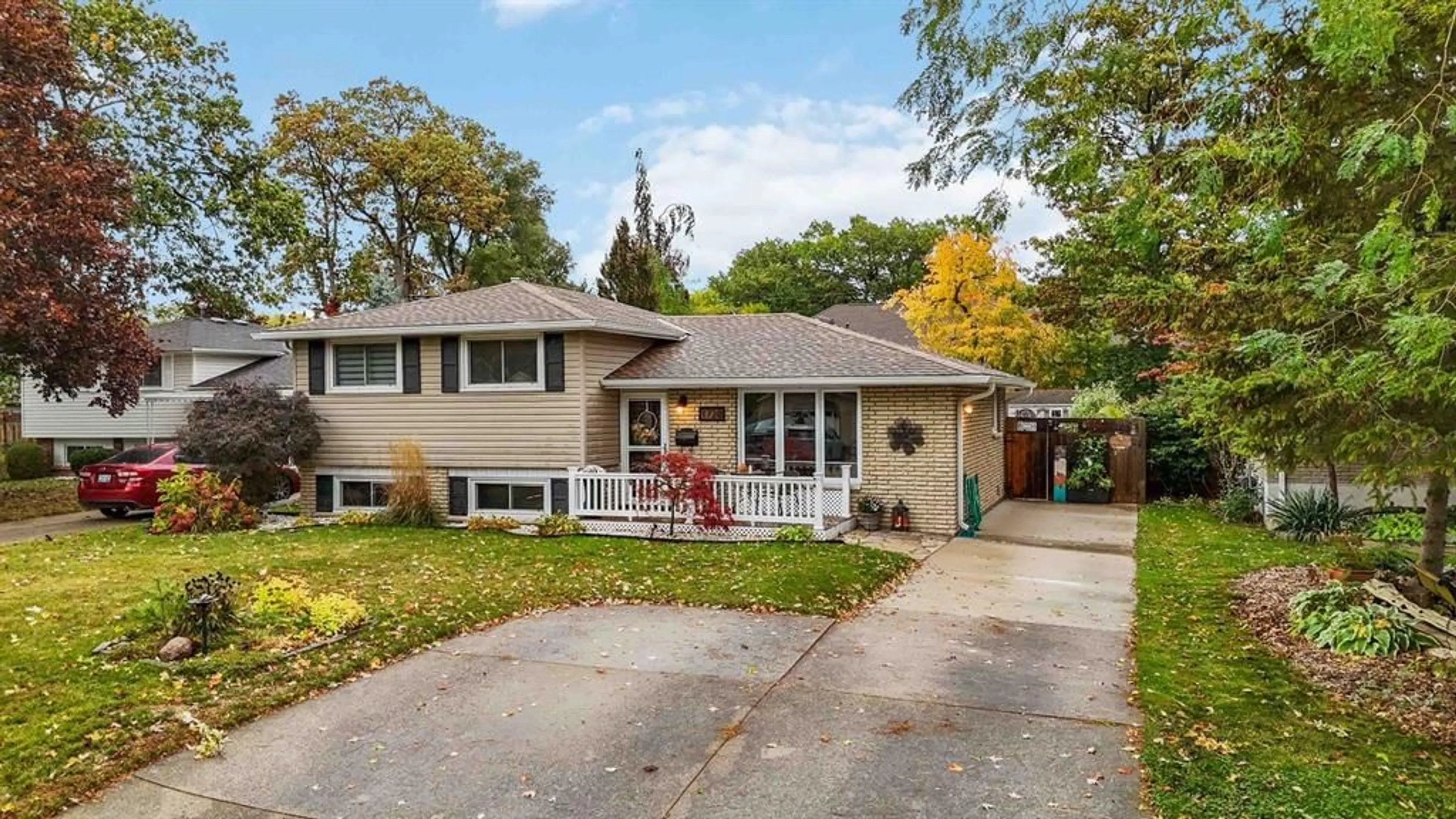 Home with vinyl exterior material, street for 1728 Dell Ave, Sarnia Ontario N7S 3R6