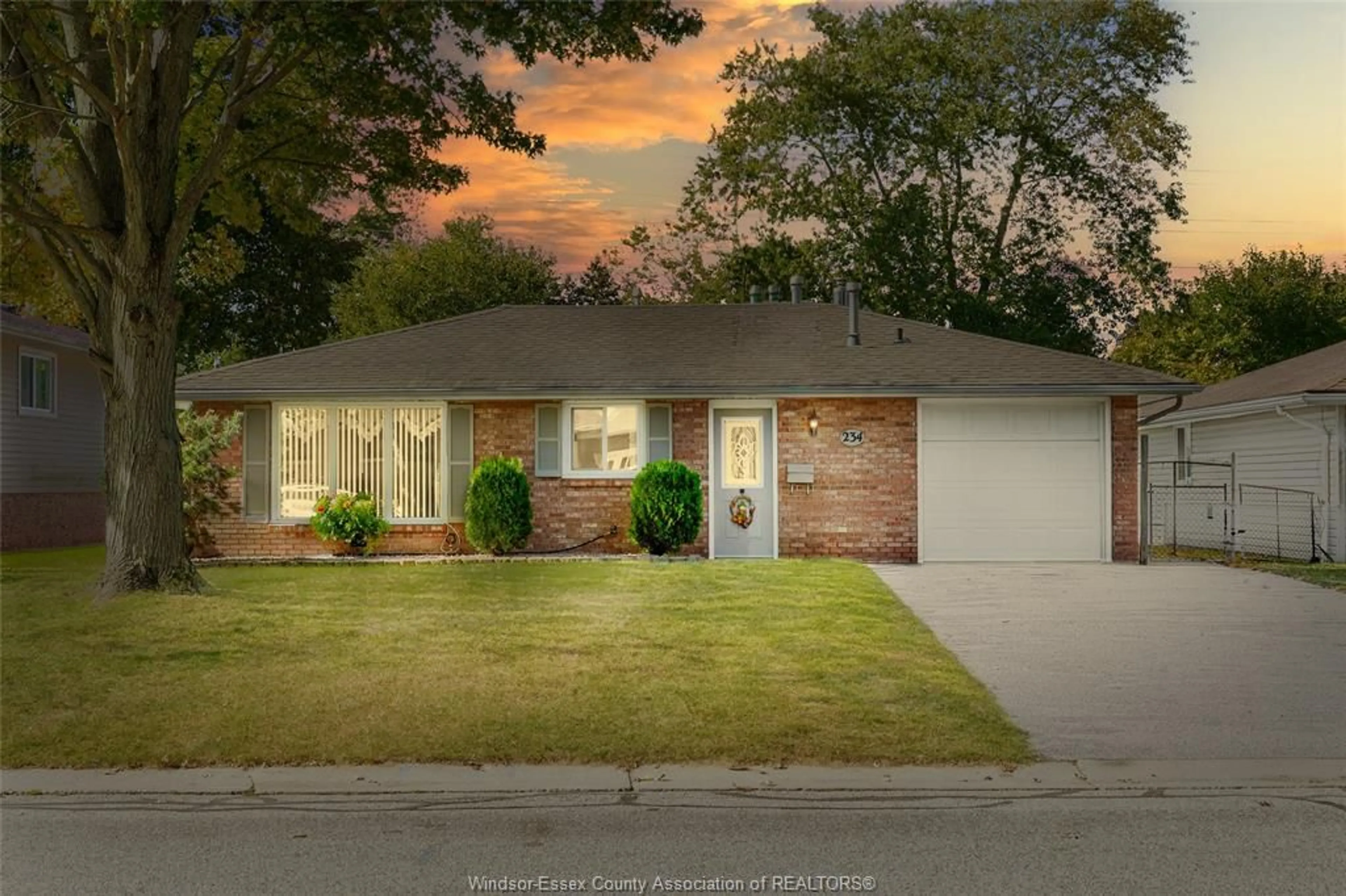 Home with brick exterior material, street for 234 Owenwood Dr, Kingsville Ontario N9Y 3L2