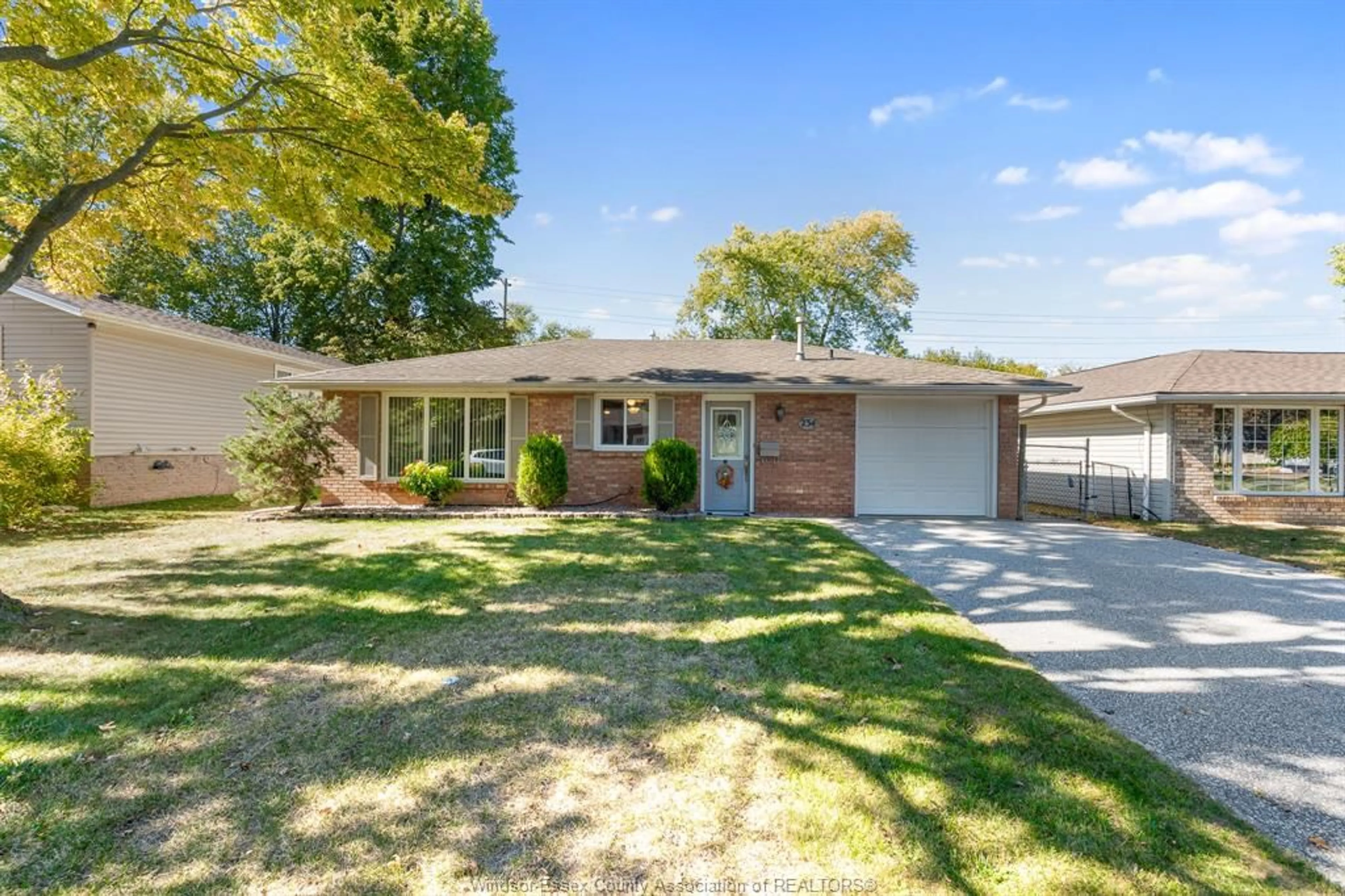 Home with brick exterior material, street for 234 Owenwood Dr, Kingsville Ontario N9Y 3L2