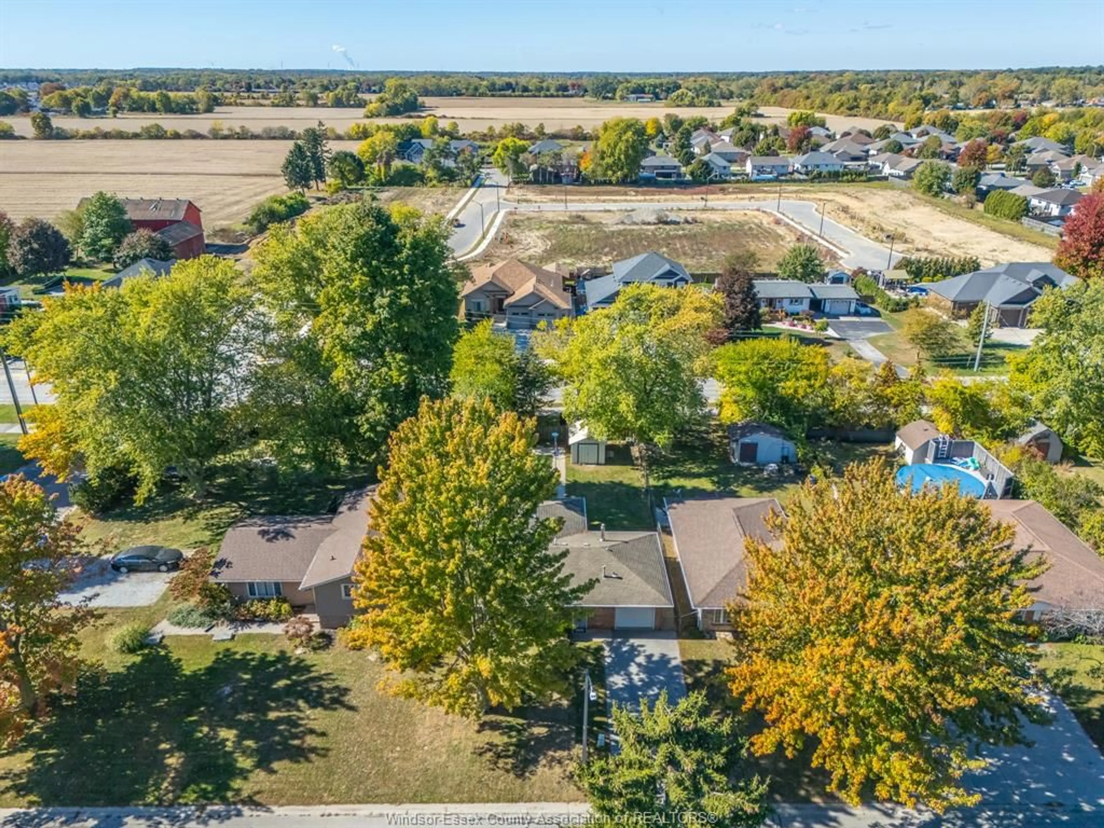A pic from outside/outdoor area/front of a property/back of a property/a pic from drone, street for 234 Owenwood Dr, Kingsville Ontario N9Y 3L2
