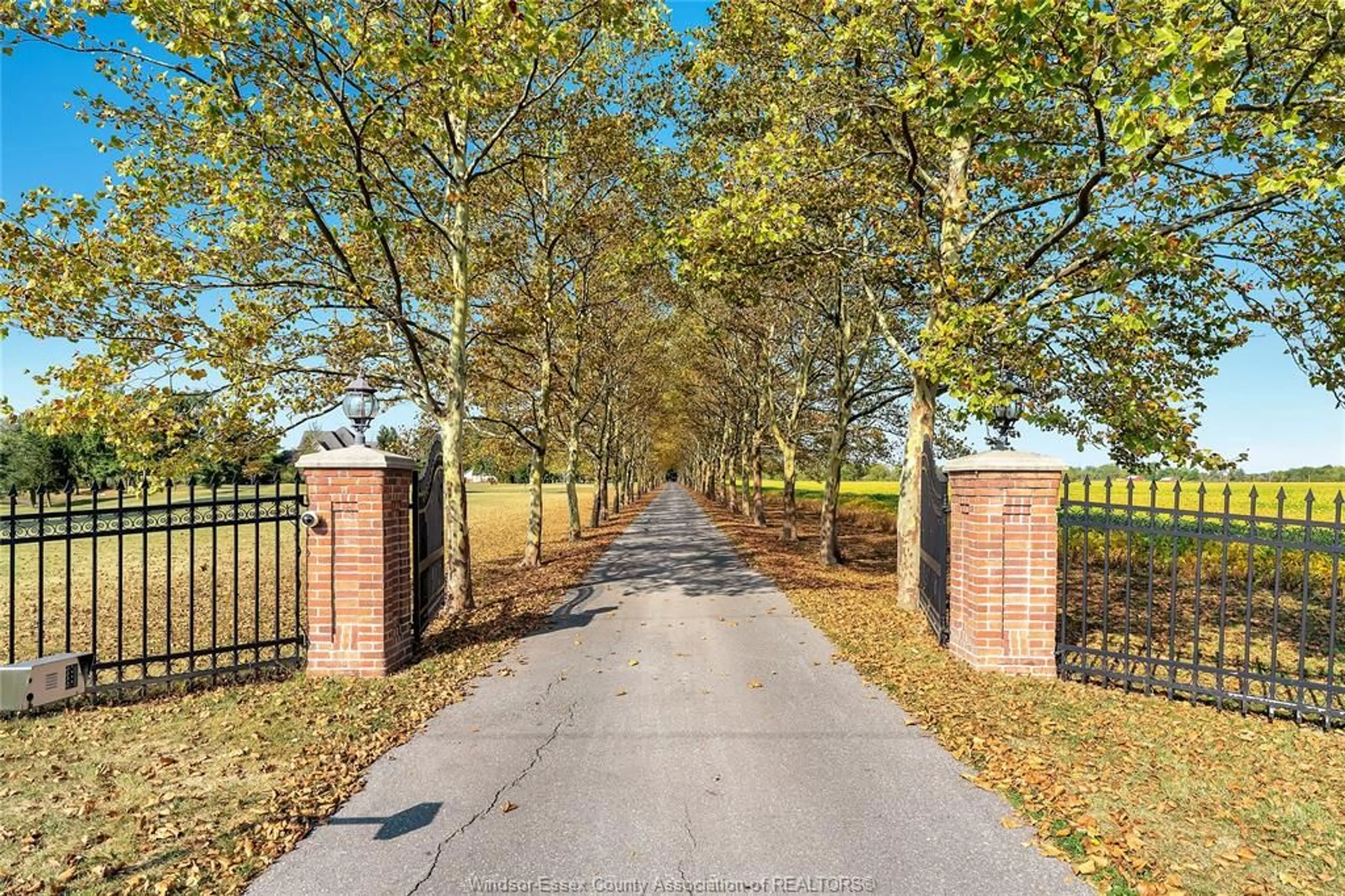 A pic from outside/outdoor area/front of a property/back of a property/a pic from drone, street for 5938 CONCESSION 5 NORTH, Amherstburg Ontario N9V 2Y9